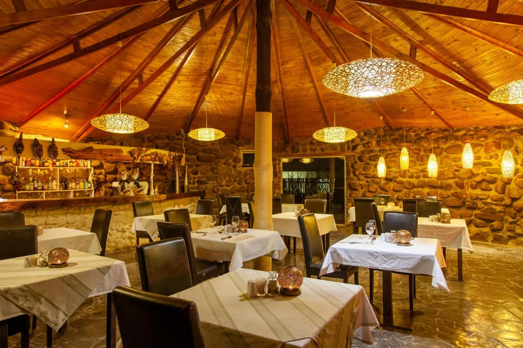 Restaurant/places to eat in Inverdoorn Game Reserve Lodge