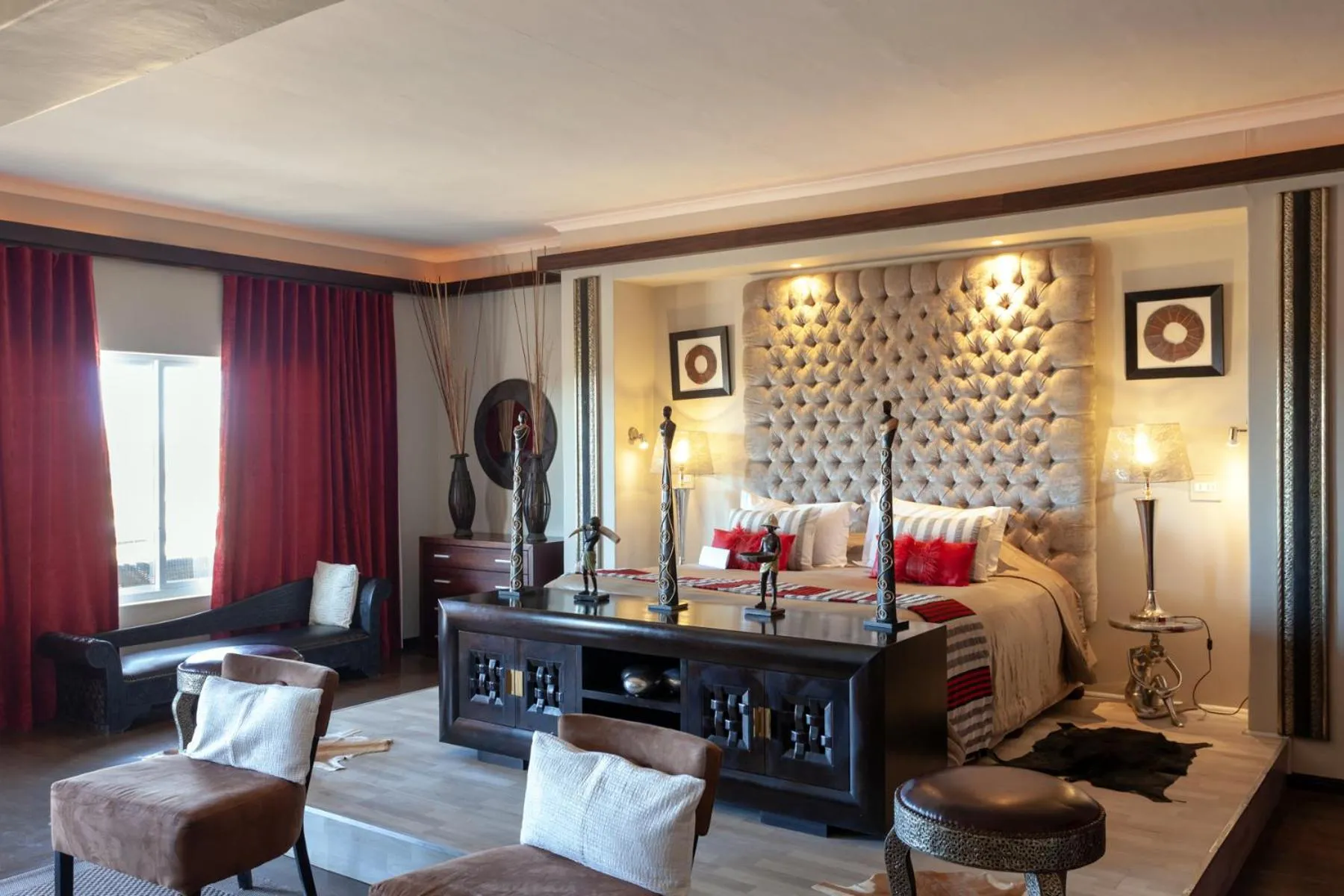 Bed in Inverdoorn Game Reserve Lodge