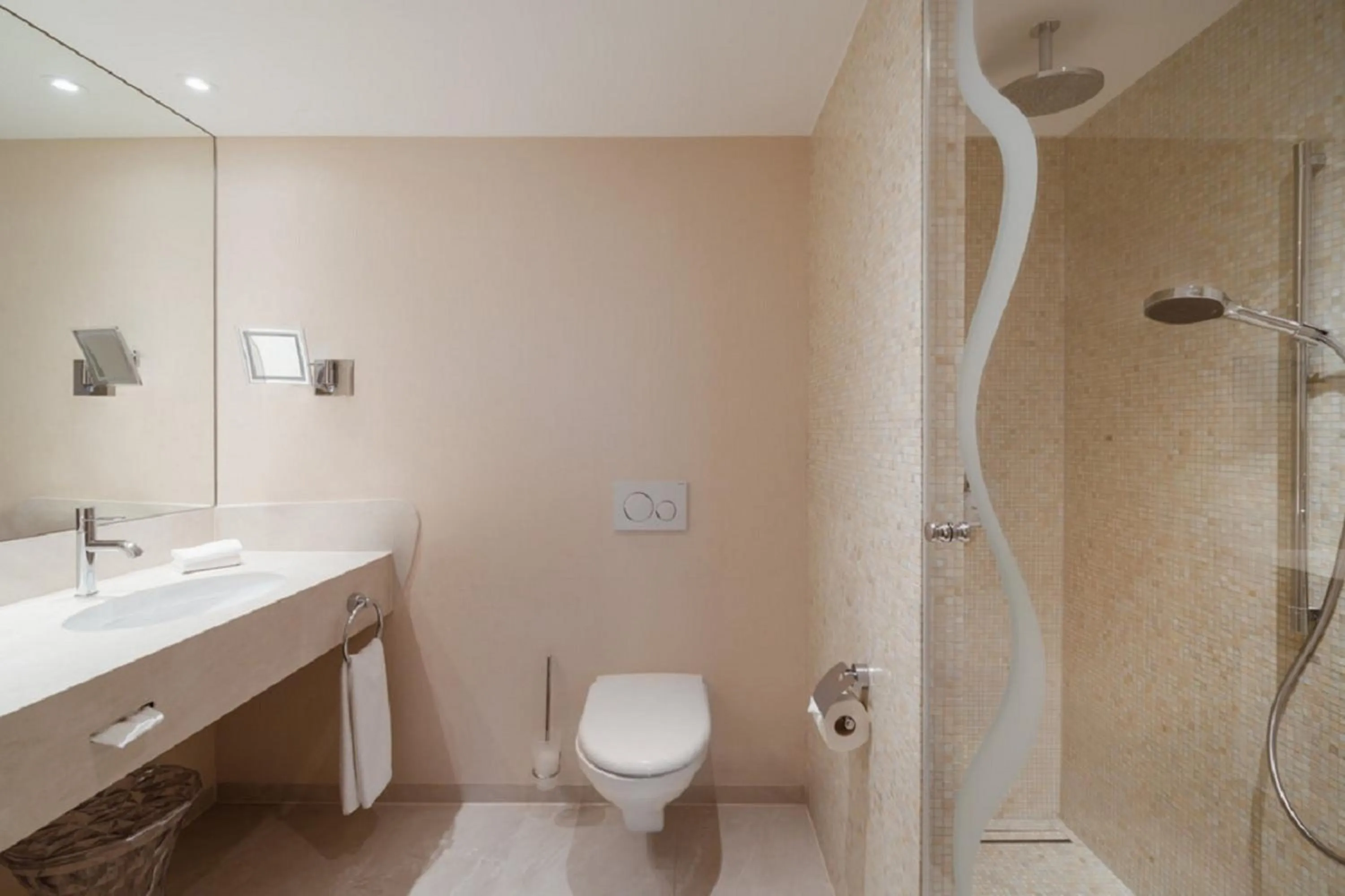 Bathroom in Hotel Eden Roc - The Leading Hotels of the World