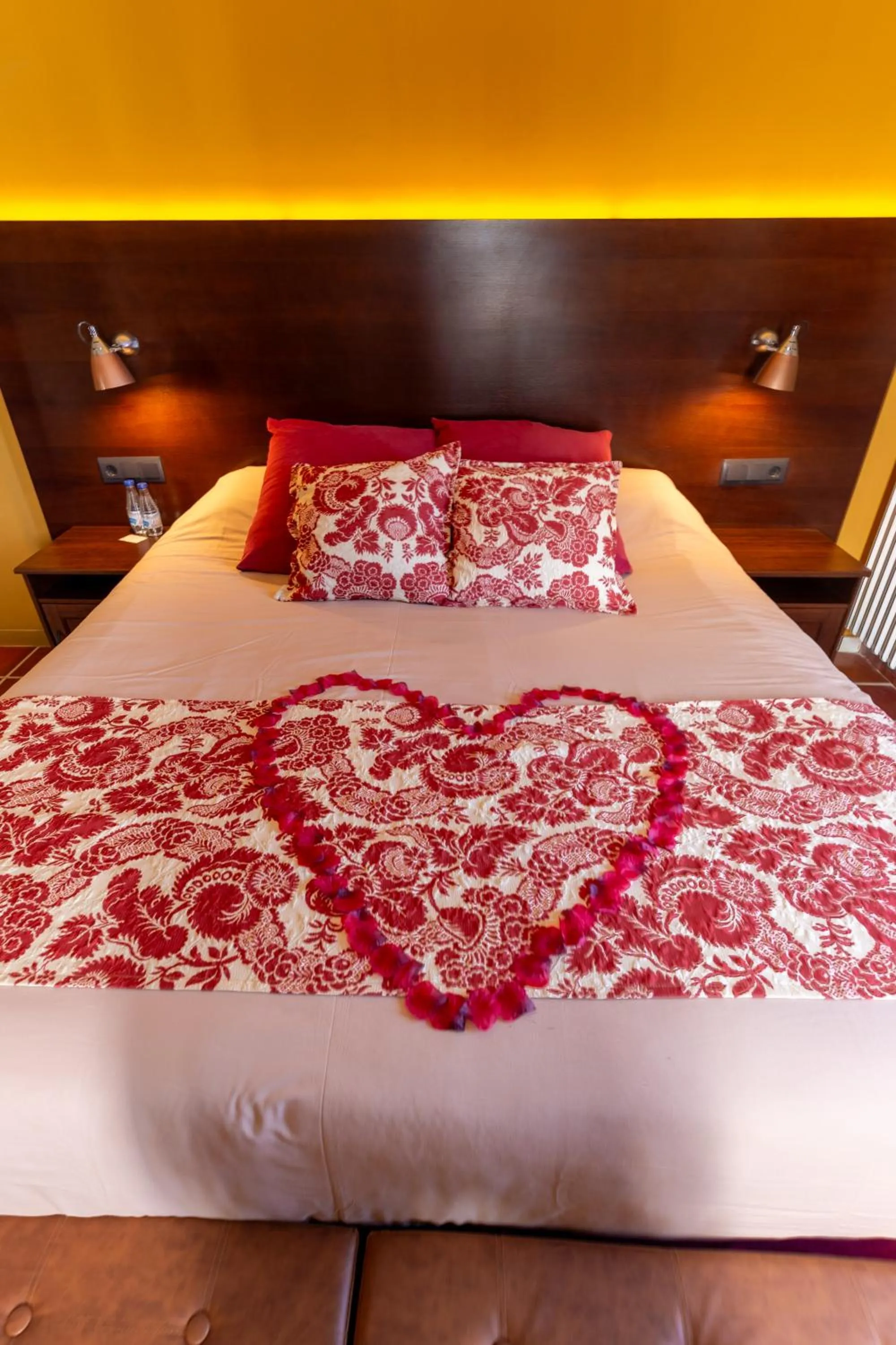 Shower, Bed in Els Jardins De La Martana