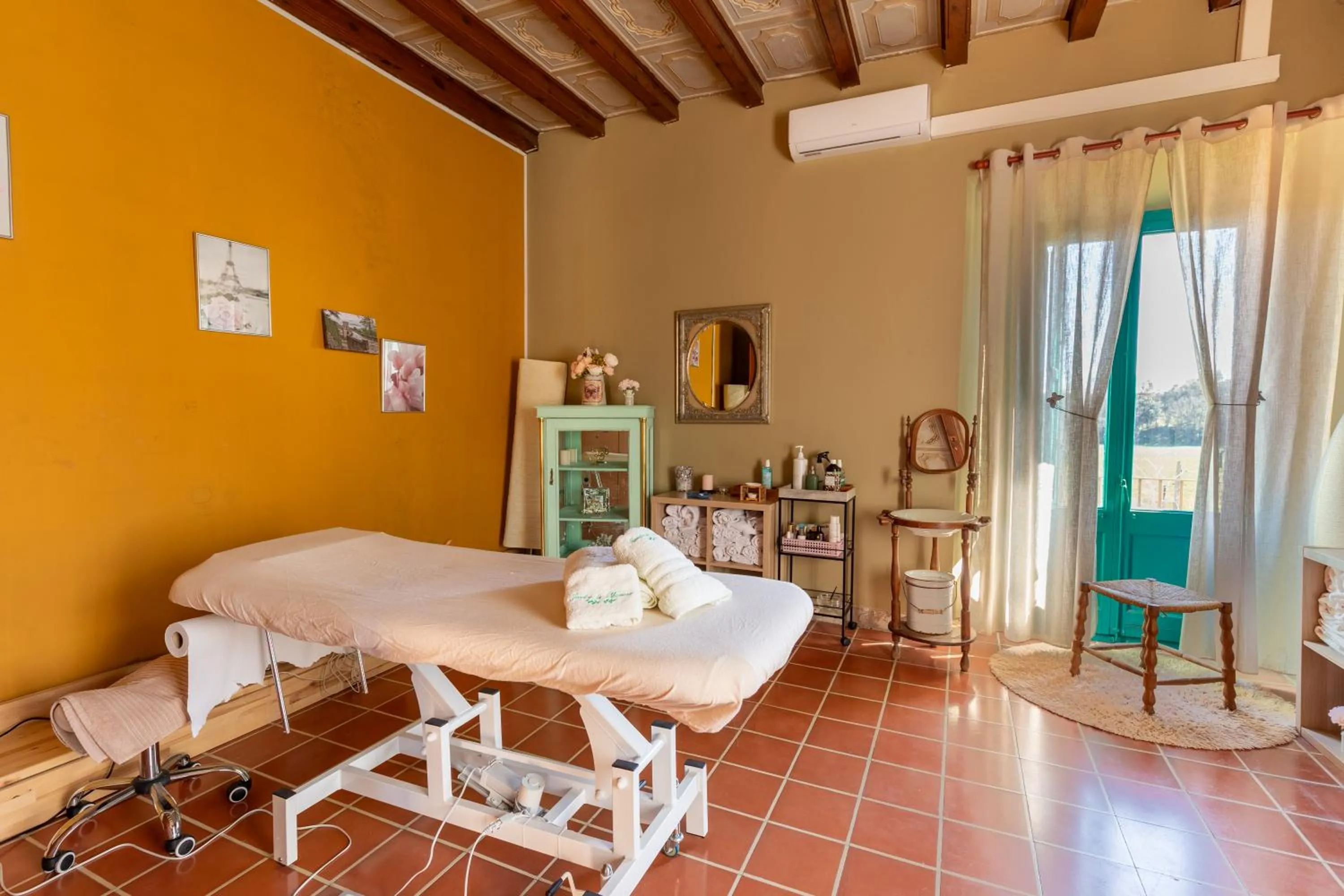 Massage in Els Jardins De La Martana