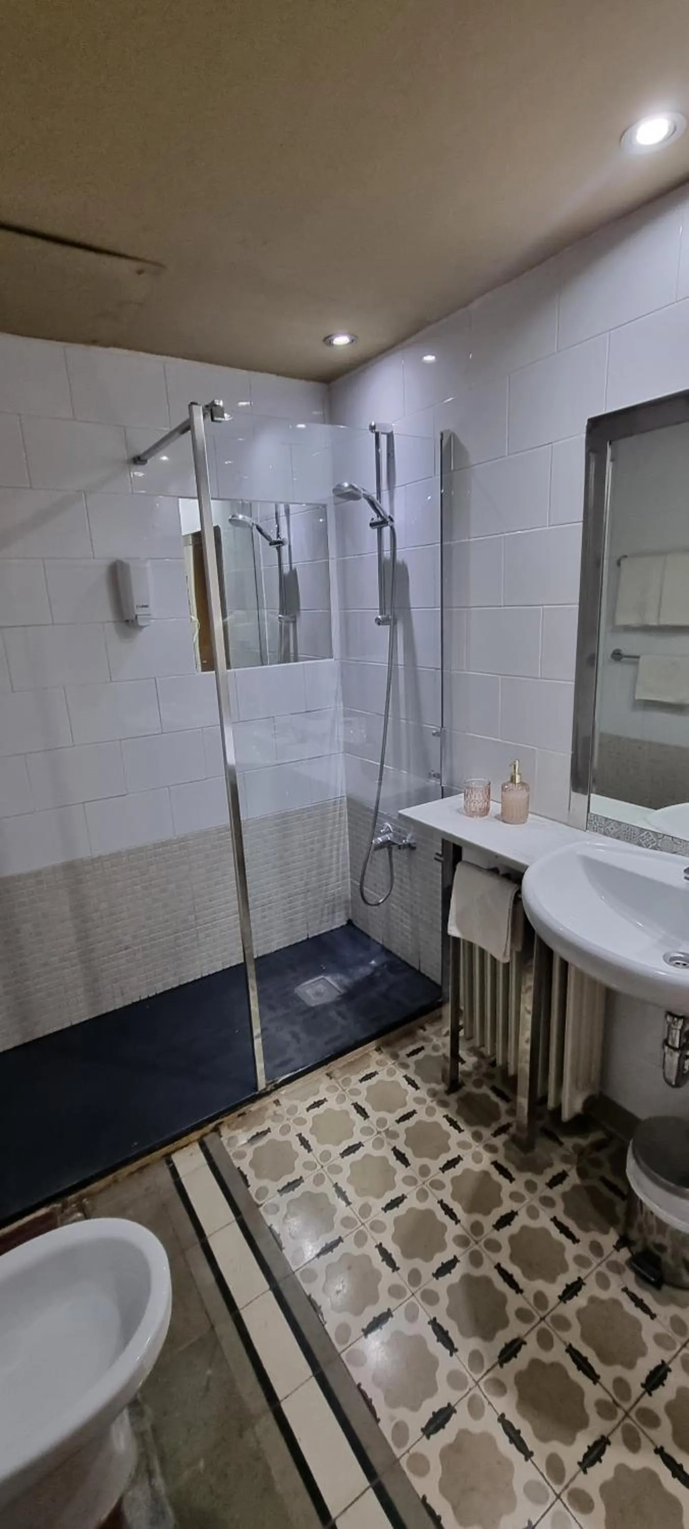 Shower in Els Jardins De La Martana