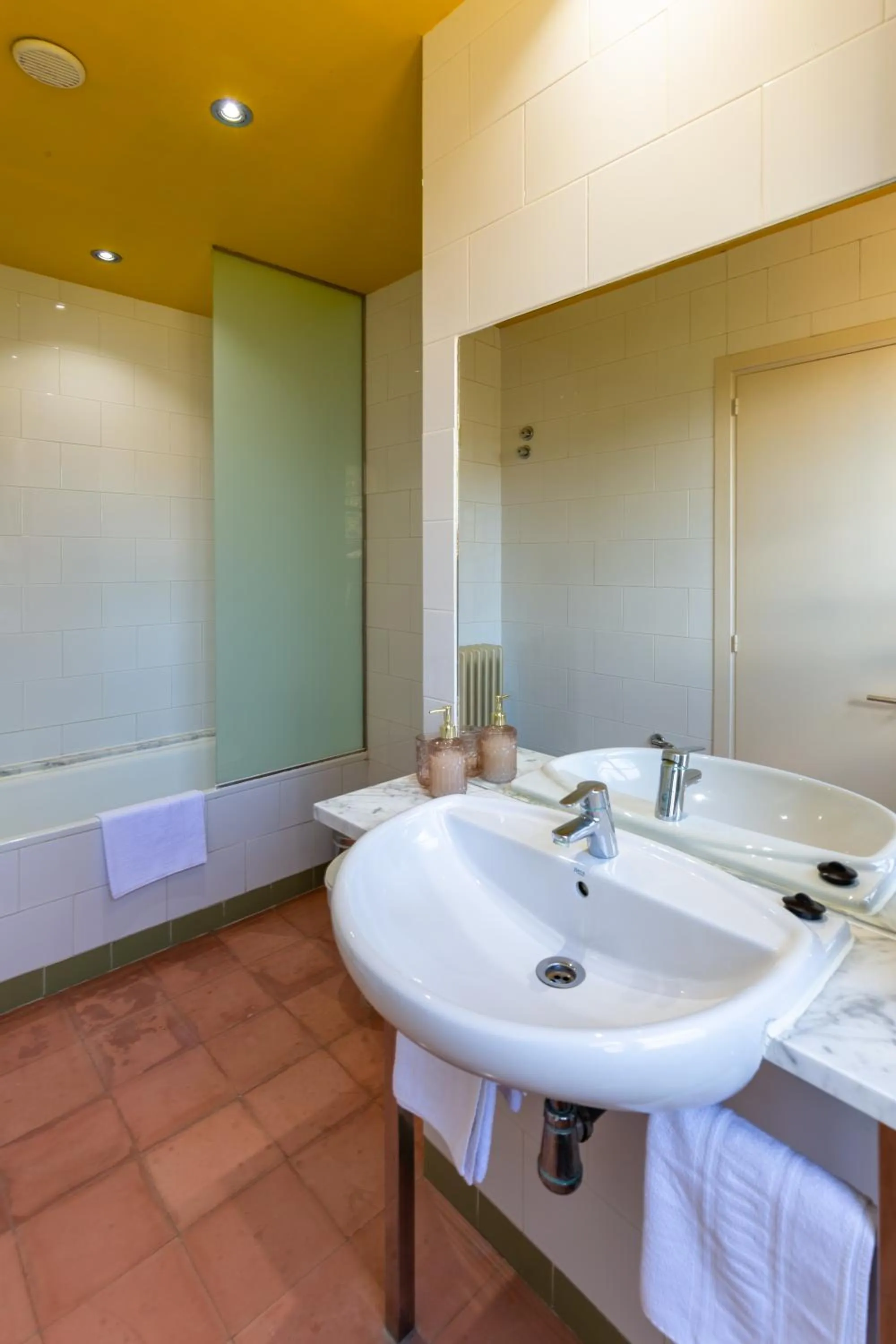 Bathroom in Els Jardins De La Martana