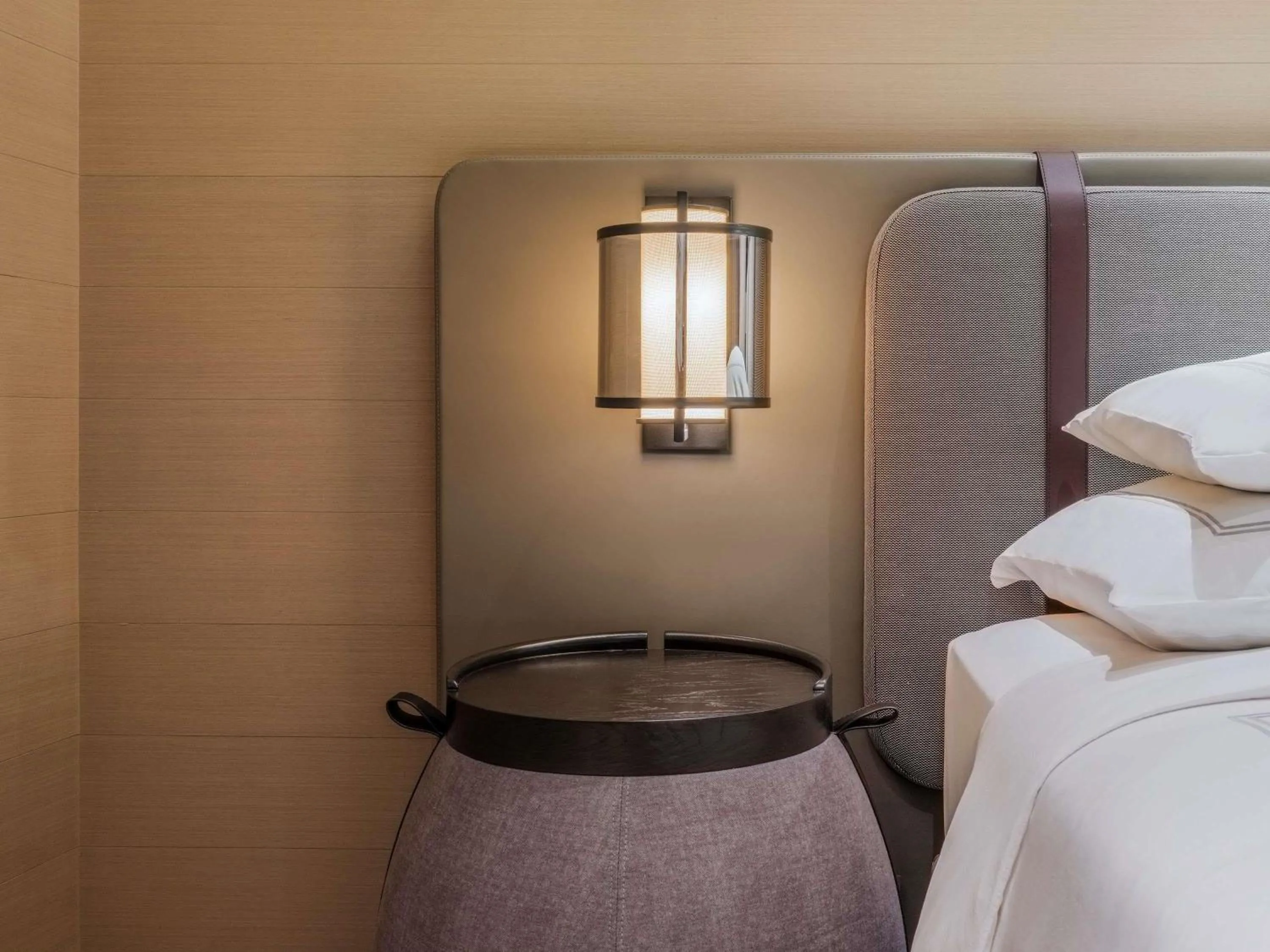 Bedroom, Bed in Swissotel The Stamford Singapore