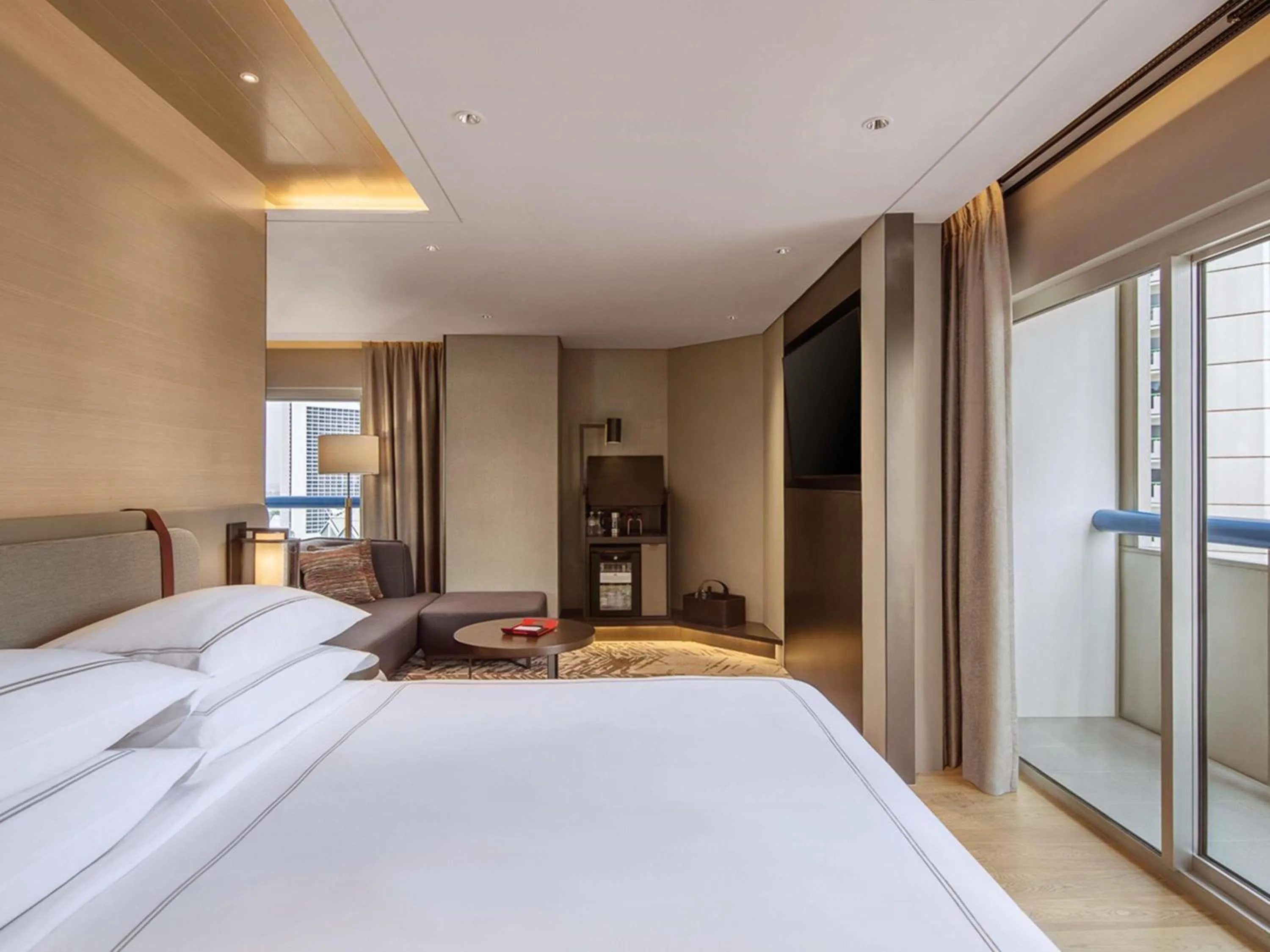 Bedroom, Bed in Swissotel The Stamford Singapore