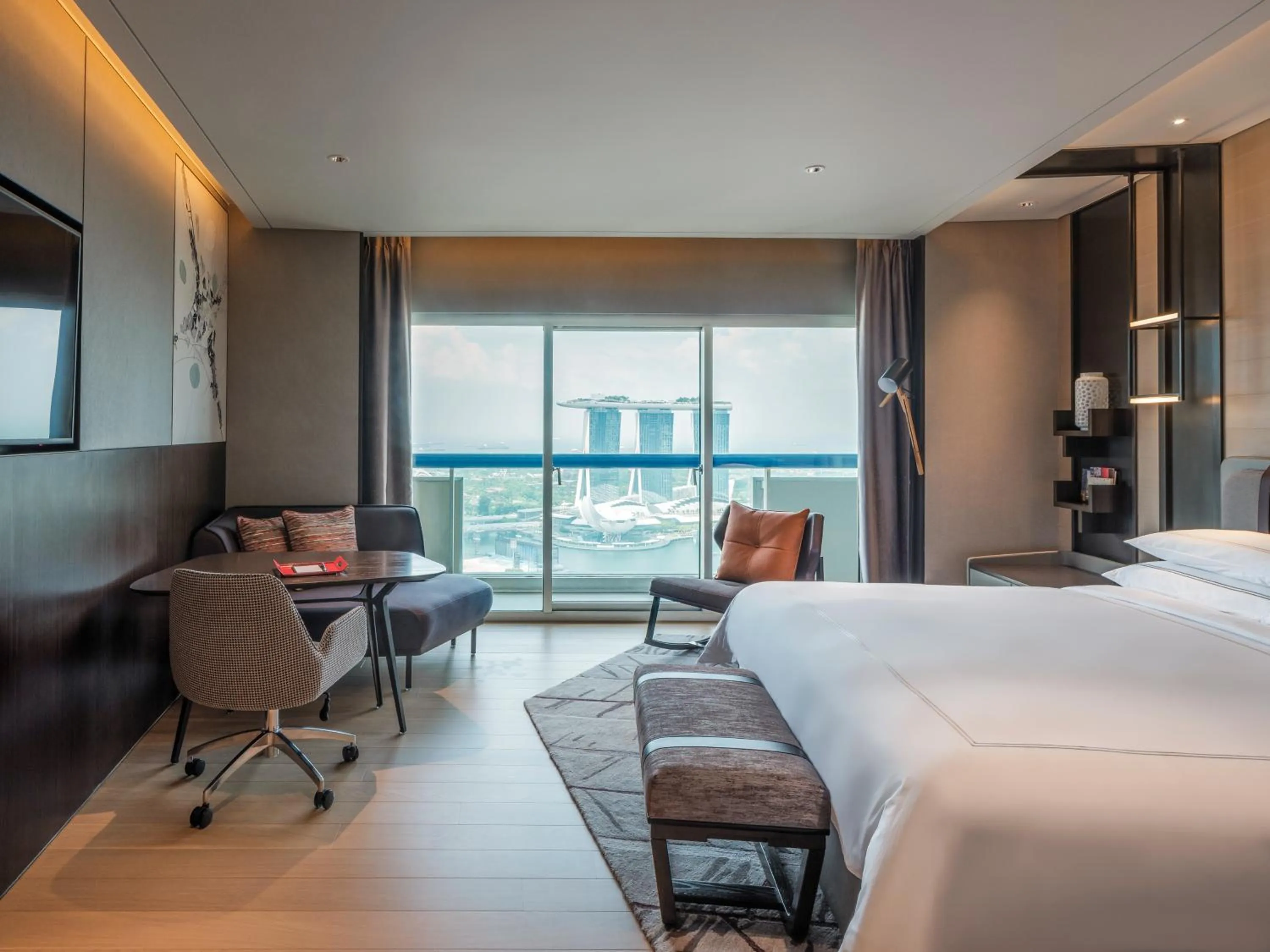 Bedroom, Bed in Swissotel The Stamford Singapore