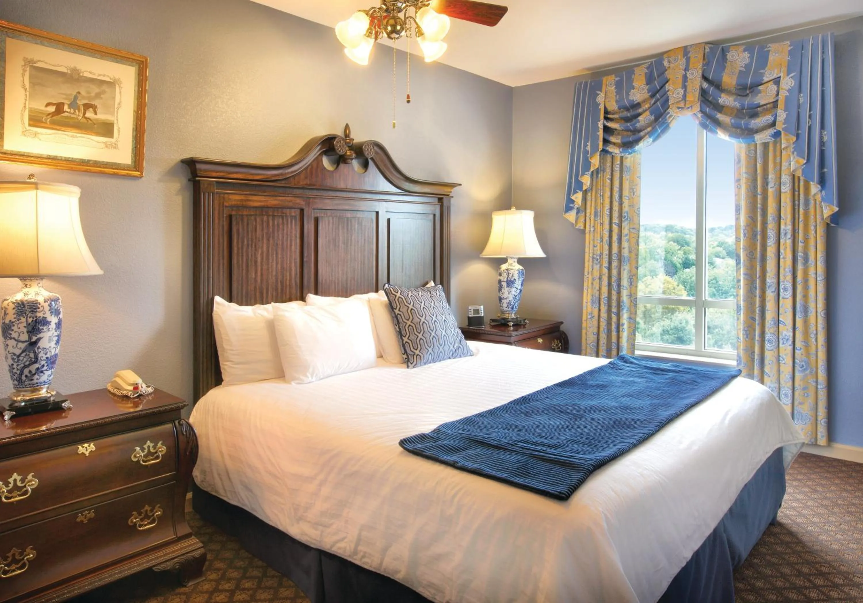 Bedroom, Bed in Club Wyndham Old Town Alexandria