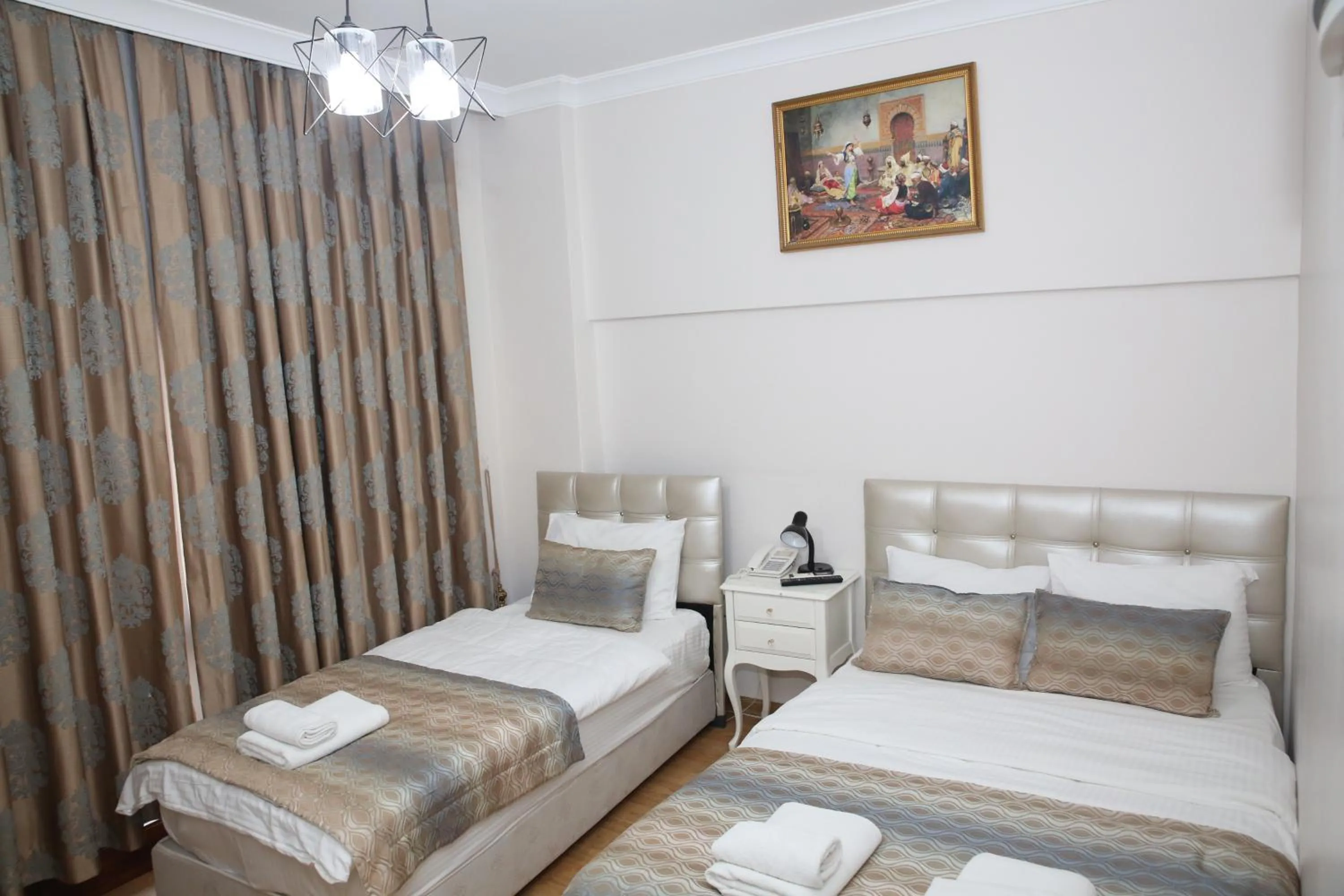 Photo of the whole room, Bed in Rosalie Palace Hotel