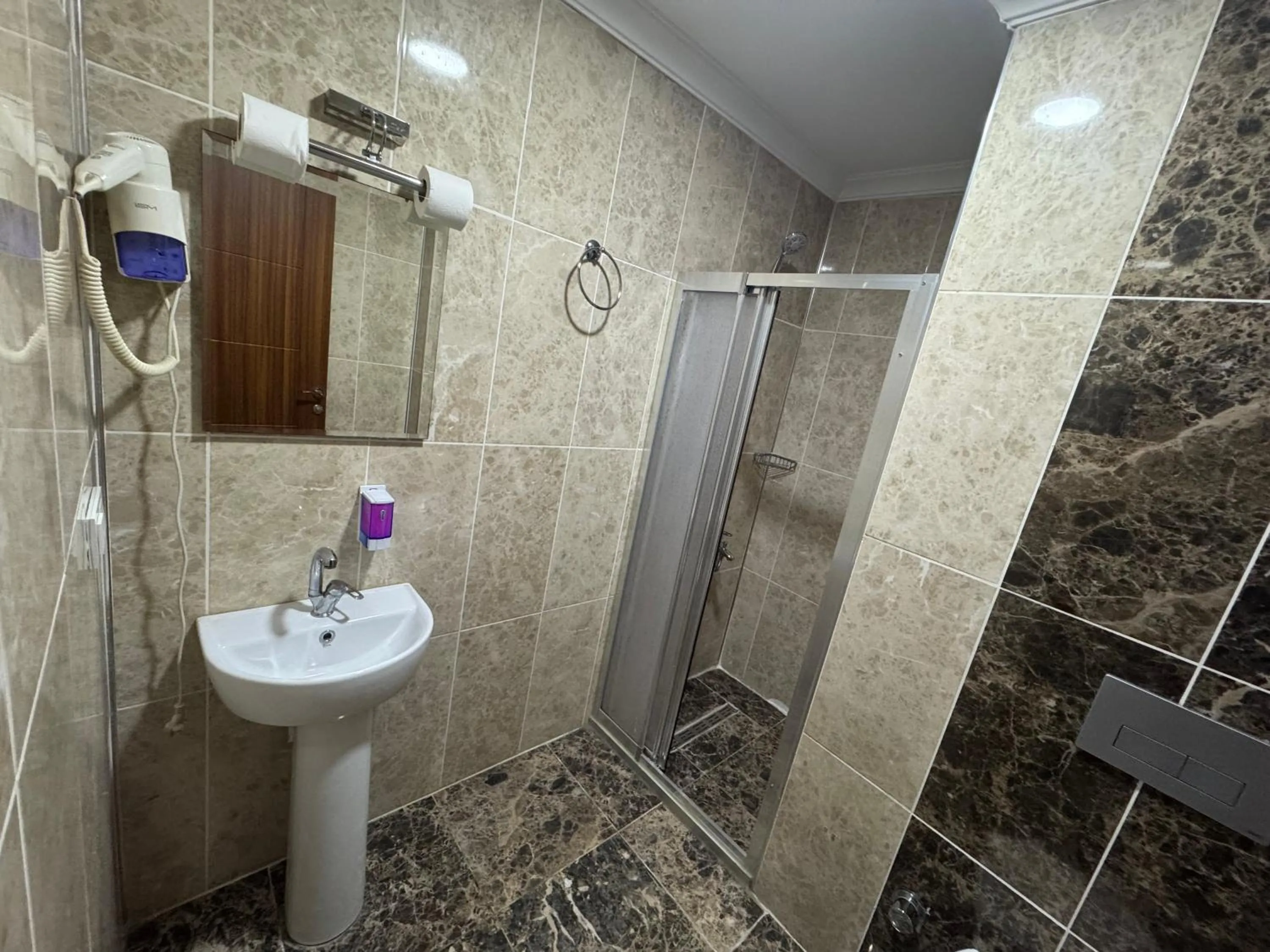 Shower in Rosalie Palace Hotel