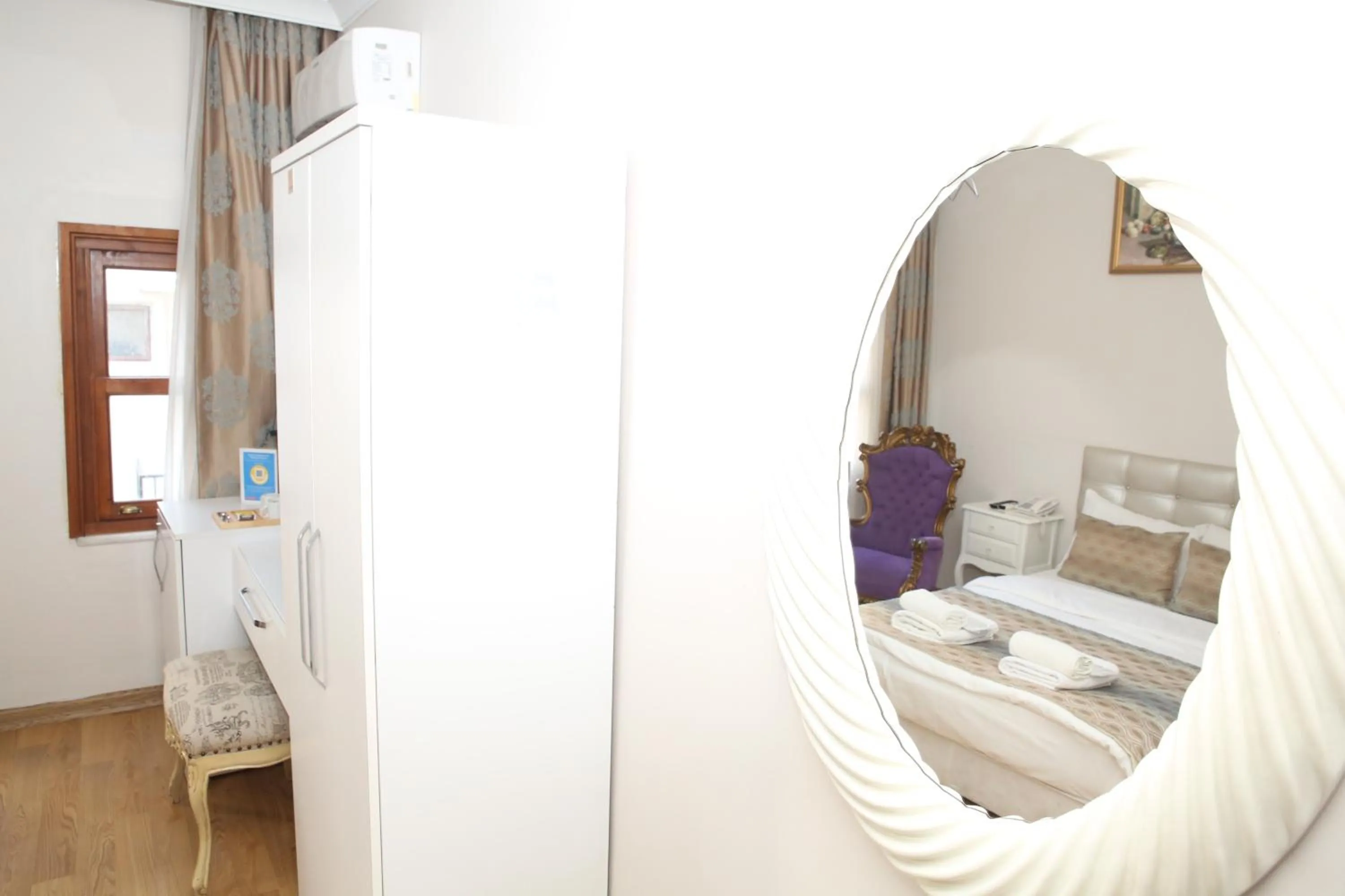 Photo of the whole room, Bed in Rosalie Palace Hotel