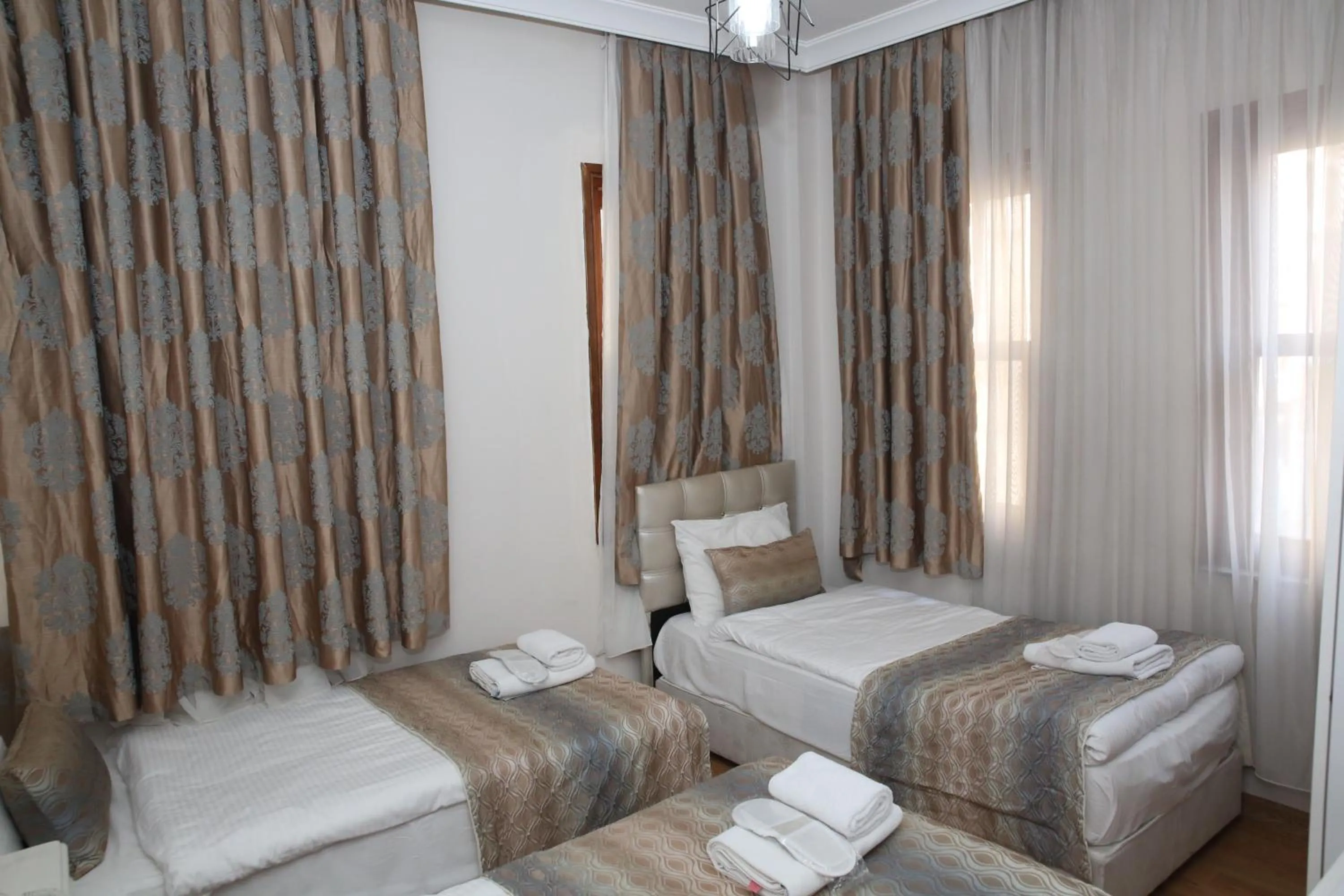 Photo of the whole room, Bed in Rosalie Palace Hotel