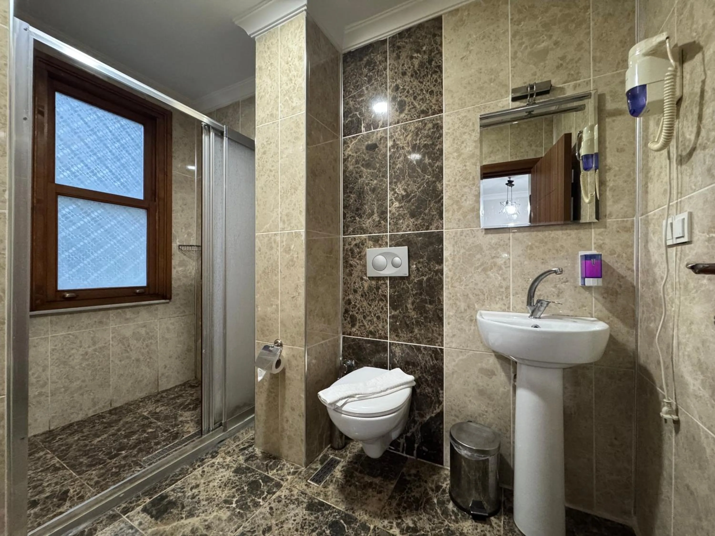 Shower in Rosalie Palace Hotel