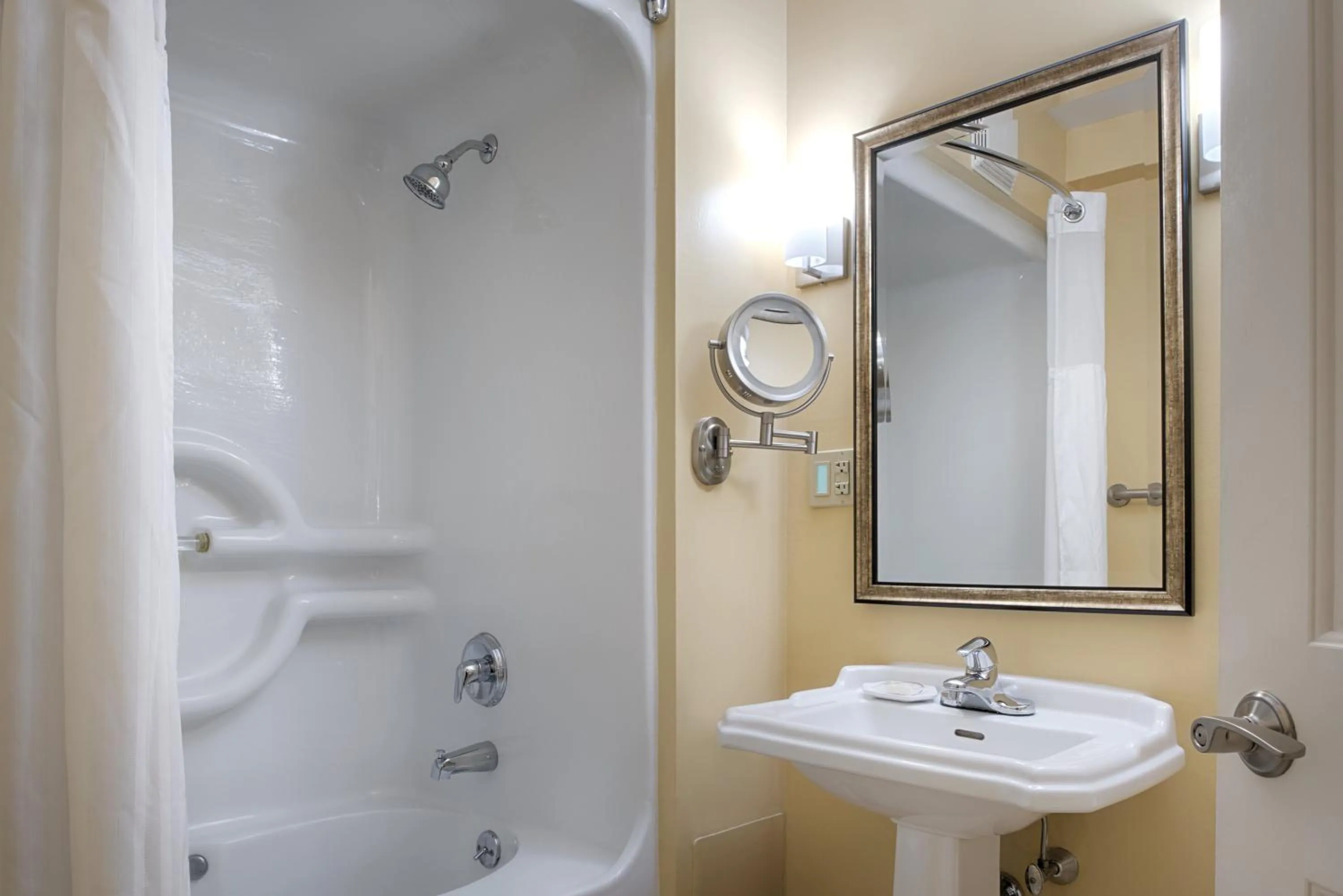 Bathroom in Club Wyndham Long Wharf