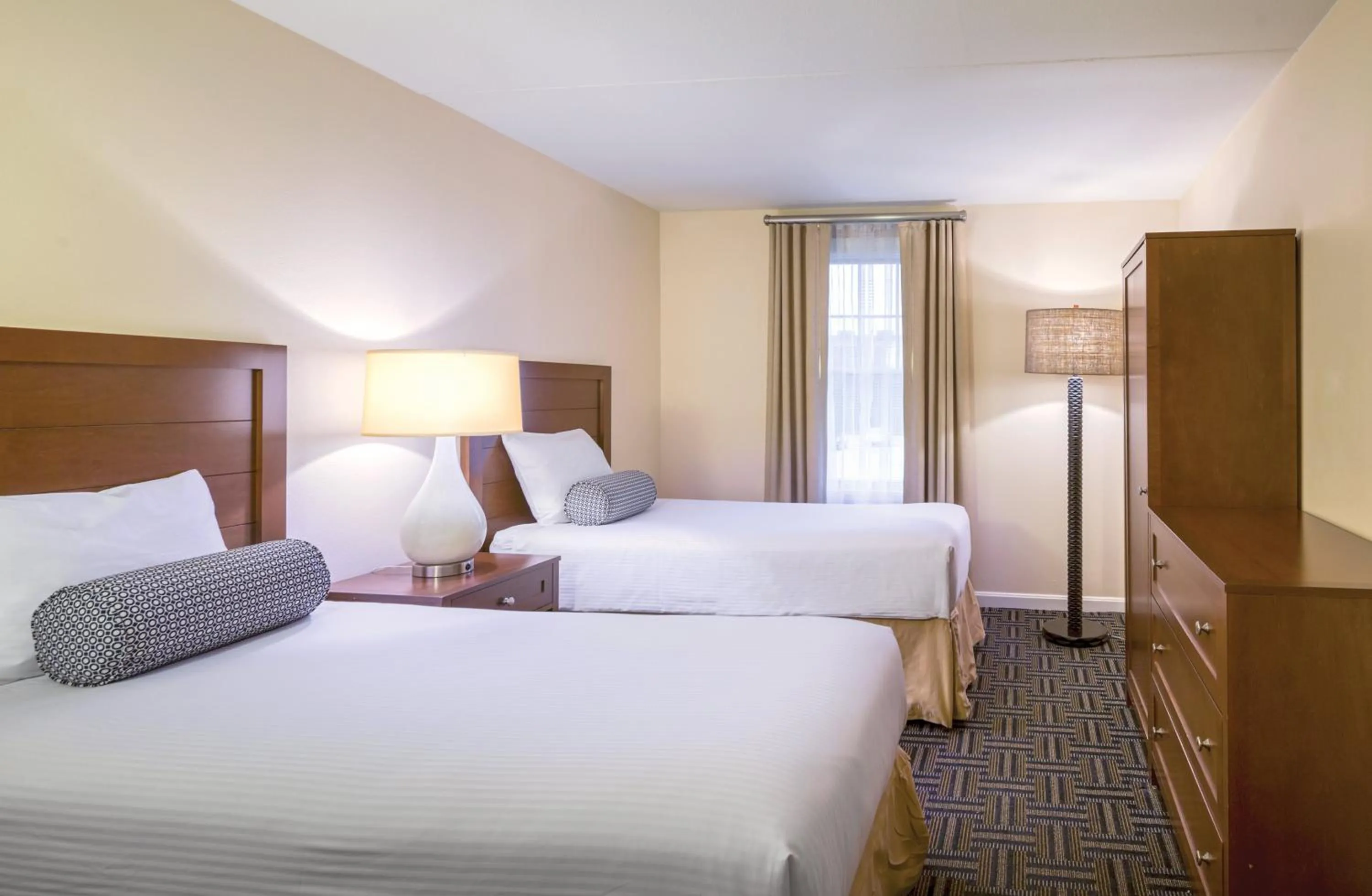 Photo of the whole room, Bed in Club Wyndham Long Wharf