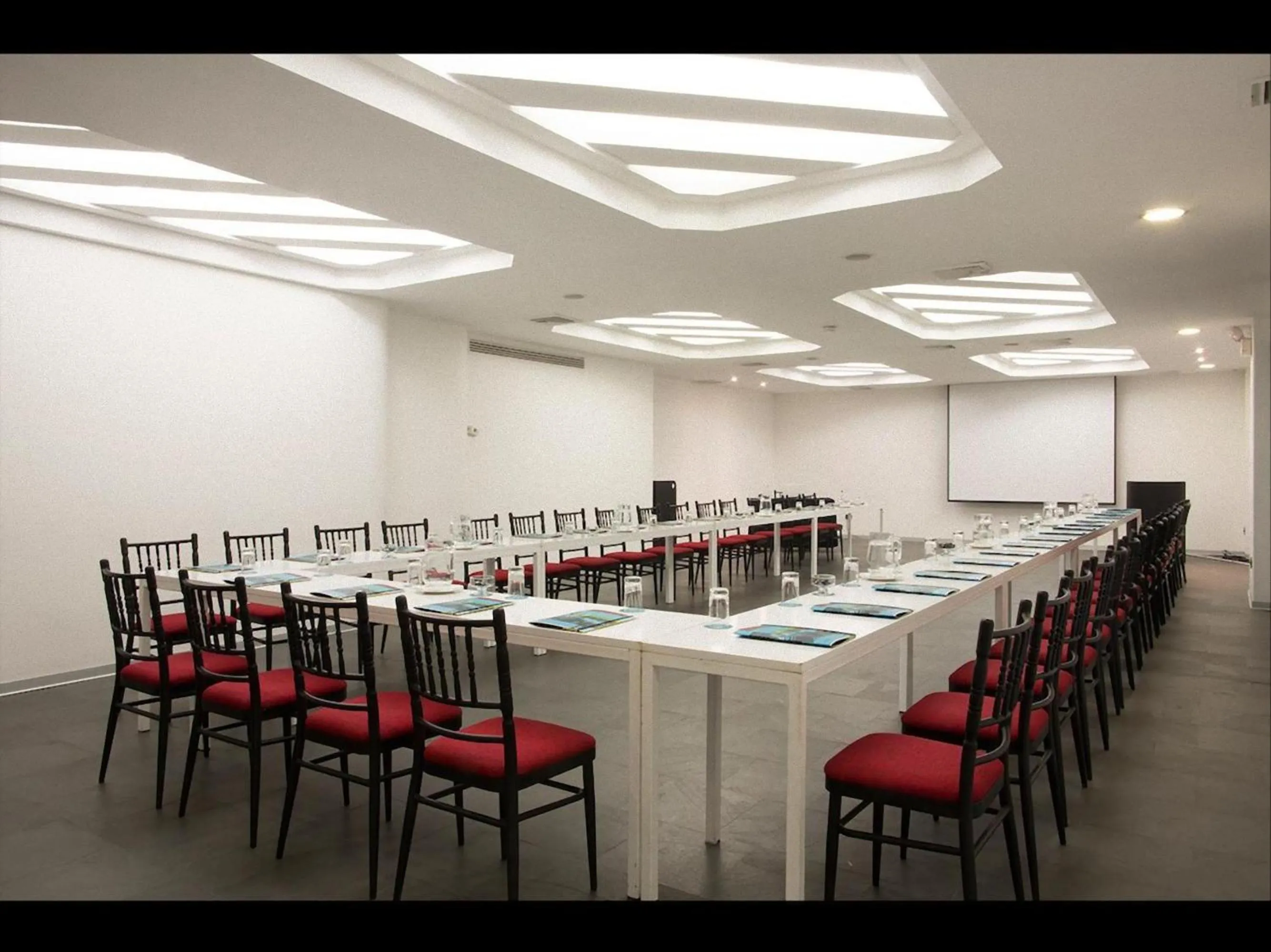 Business facilities in BTH Hotel – Boutique Concept