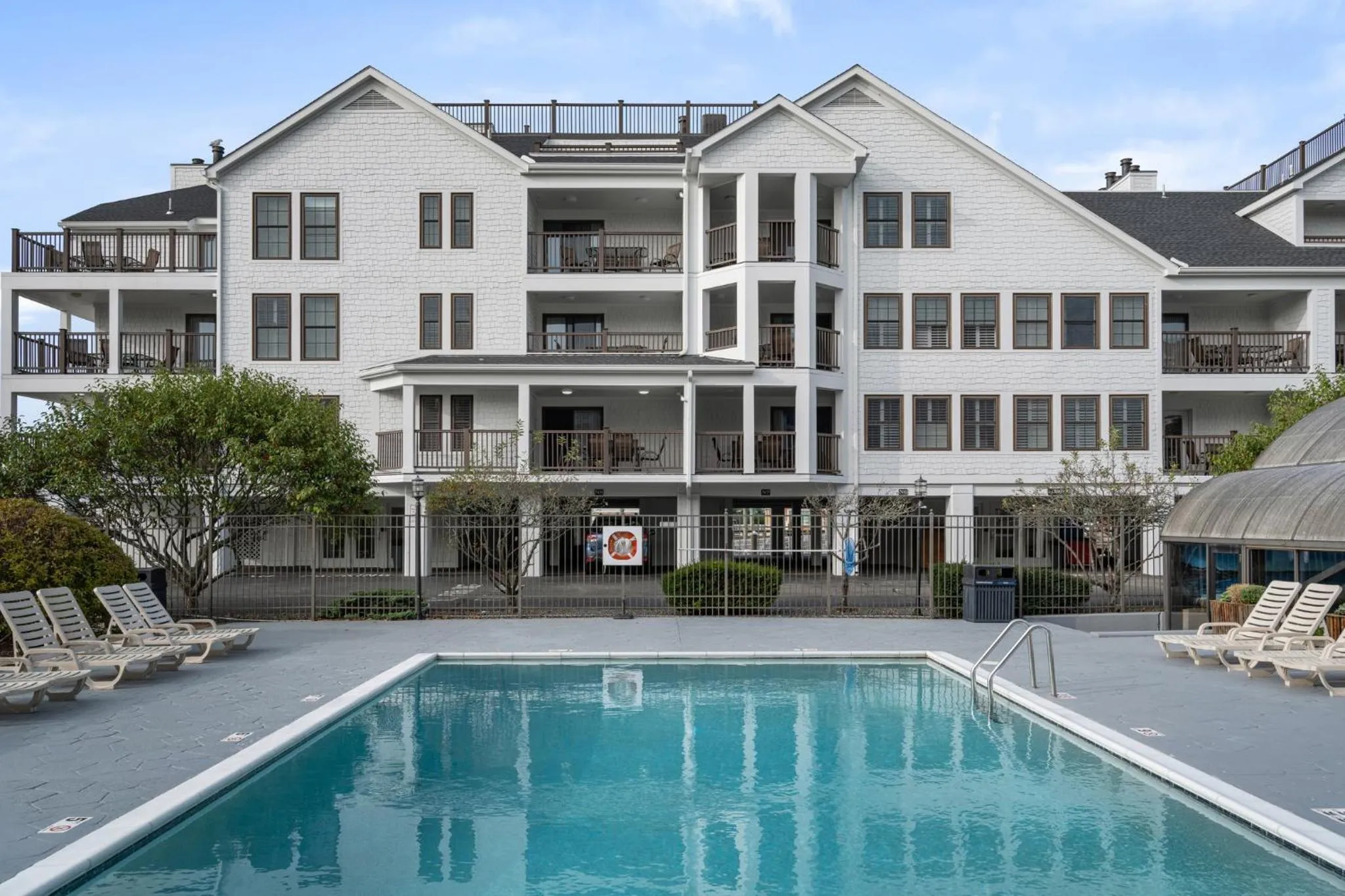 Swimming pool in Club Wyndham Newport Onshore