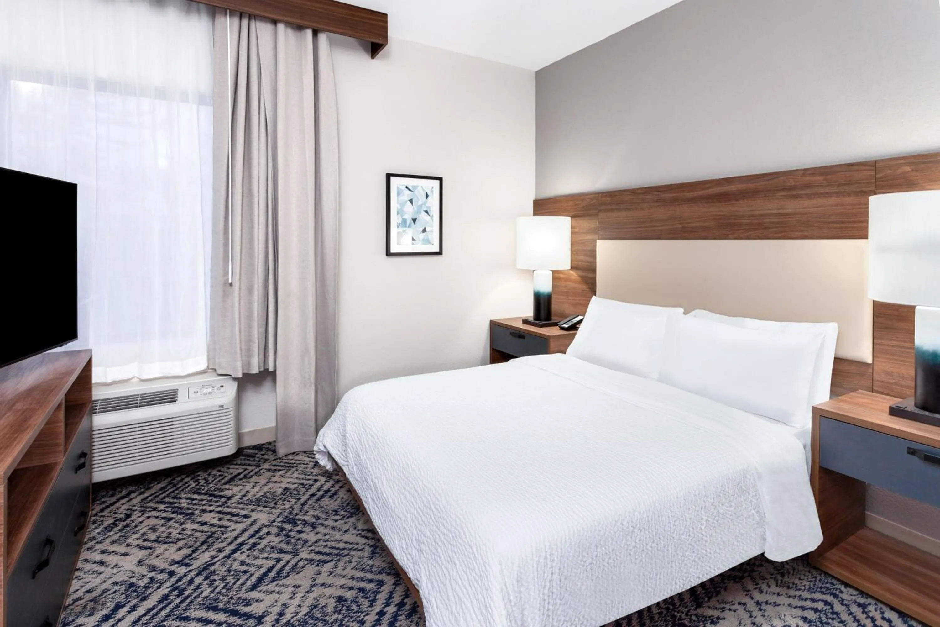 Photo of the whole room, Bed in Candlewood Suites Columbus North - Worthington by IHG