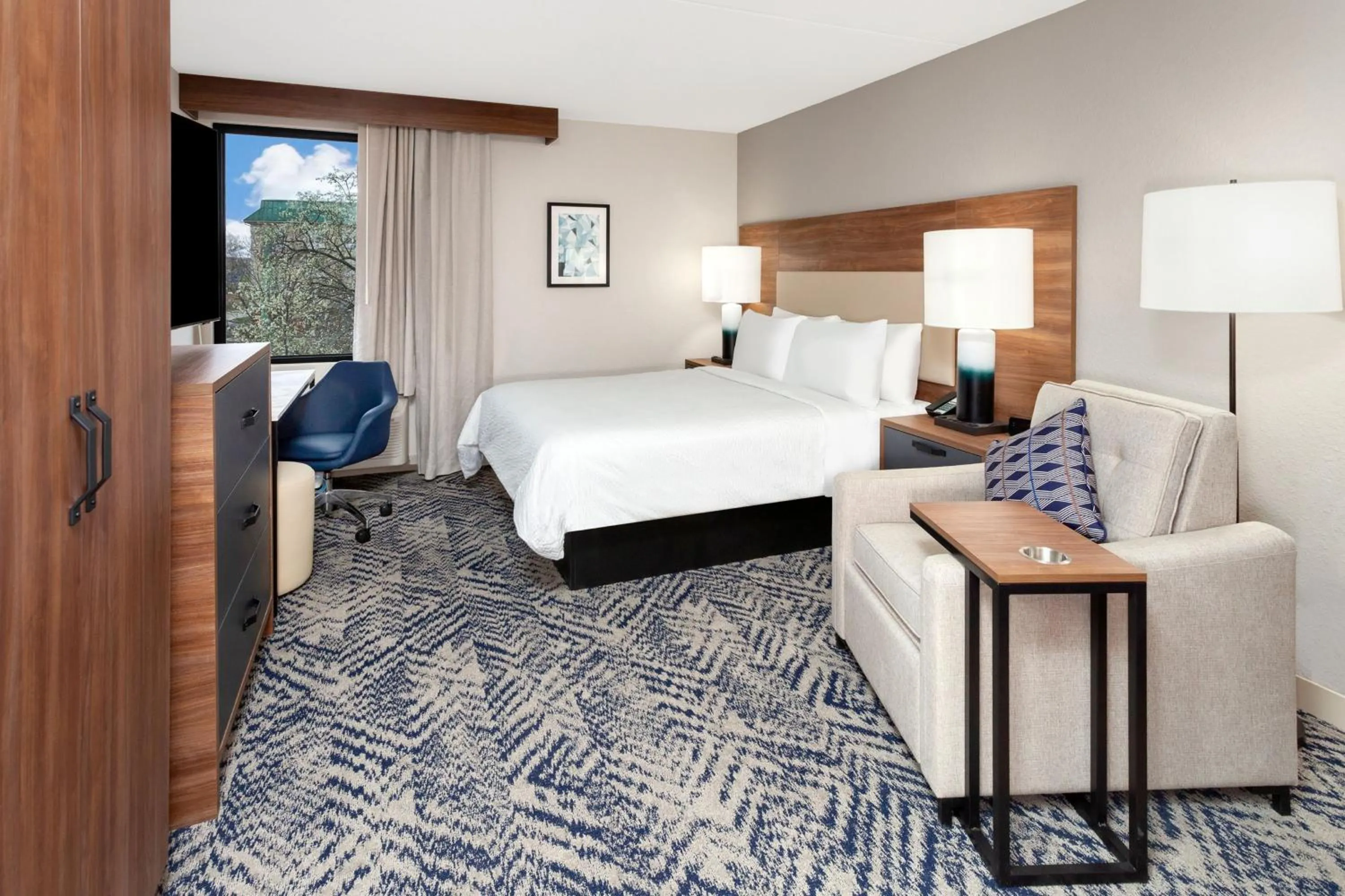 Photo of the whole room, Bed in Candlewood Suites Columbus North - Worthington by IHG