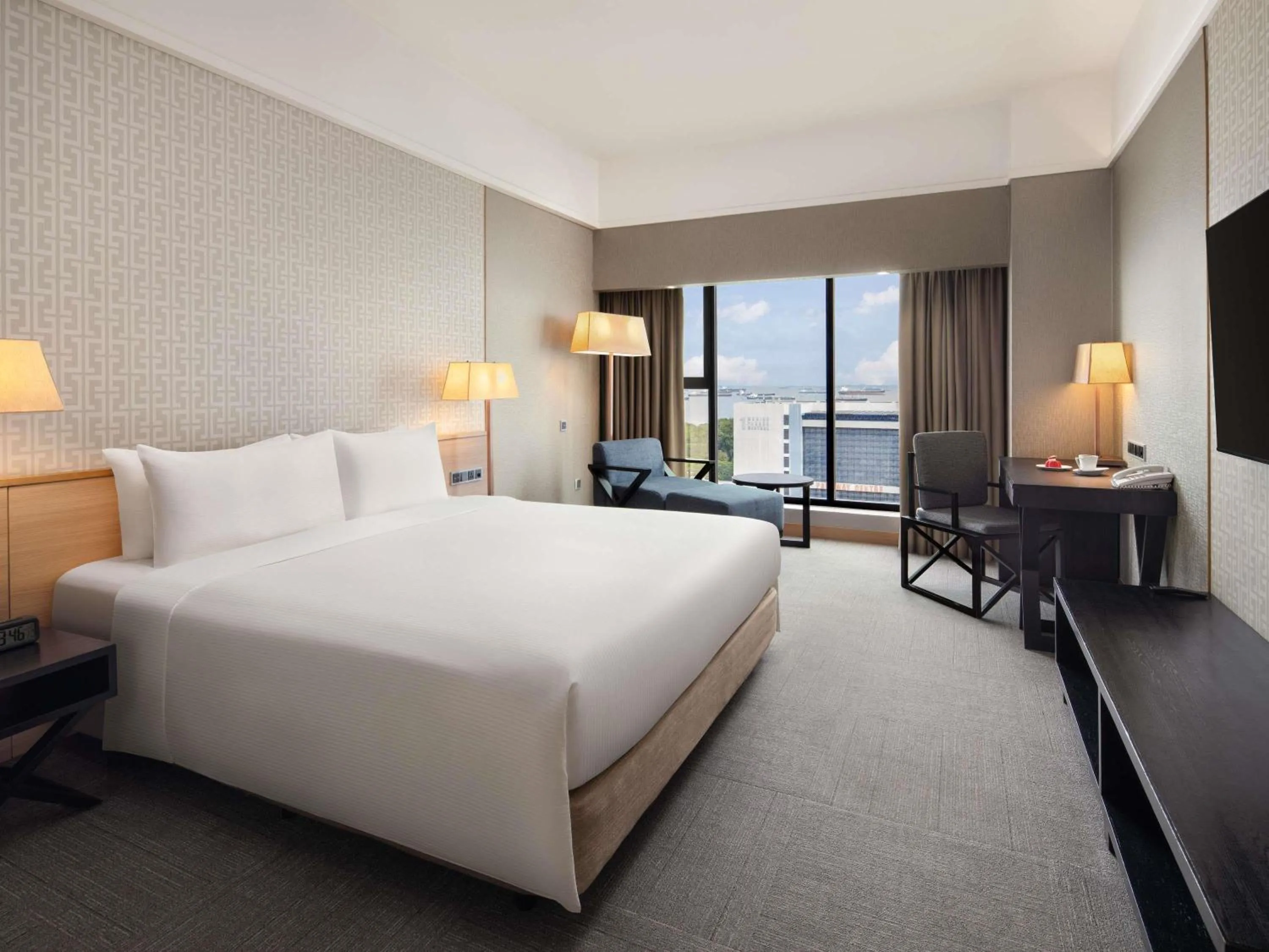 Bedroom, Bed in Grand Mercure Singapore Roxy