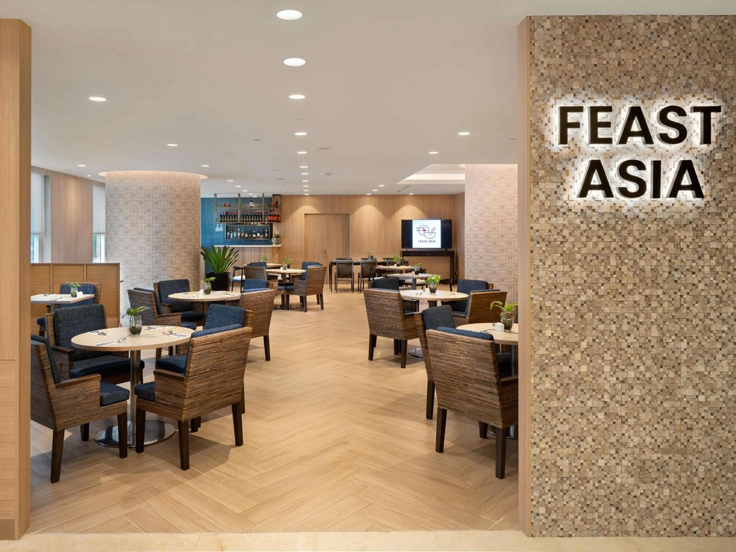 Restaurant/places to eat in Grand Mercure Singapore Roxy