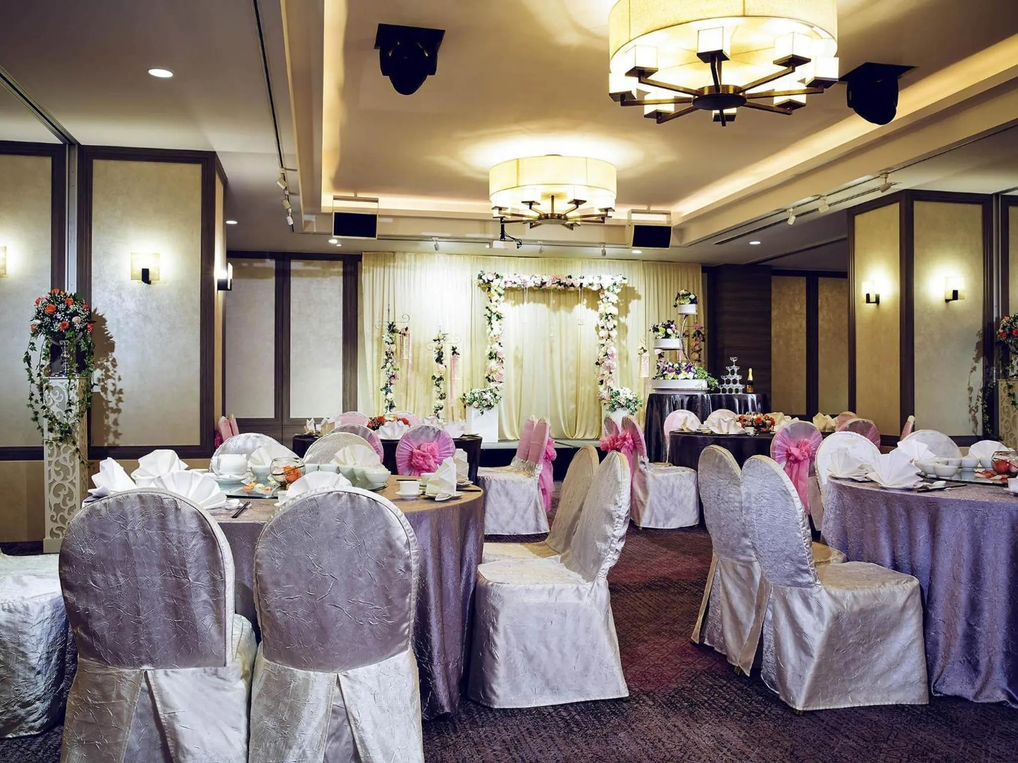 wedding in Grand Mercure Singapore Roxy