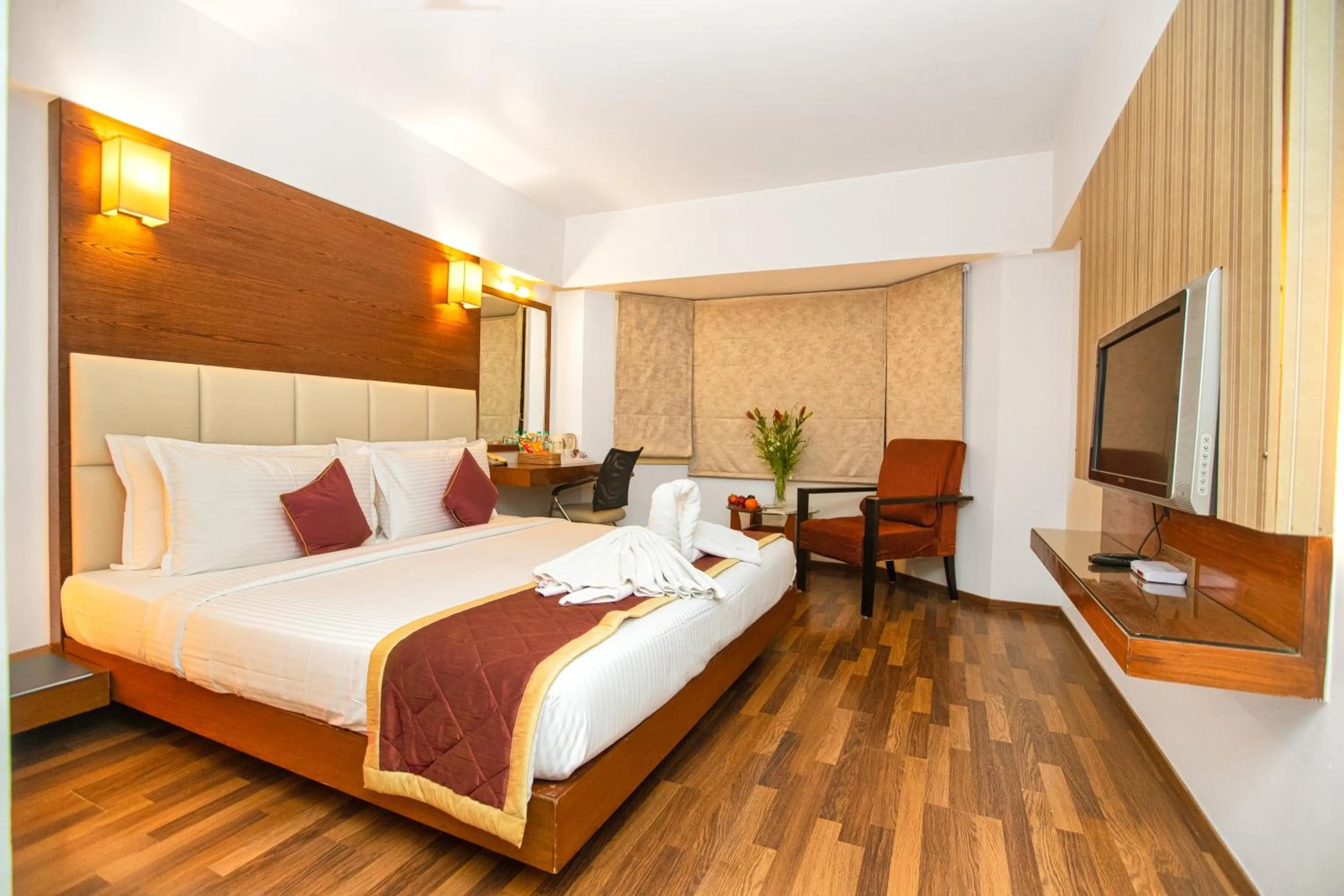 Bedroom, Bed in Monarch Luxur - Infantry Road