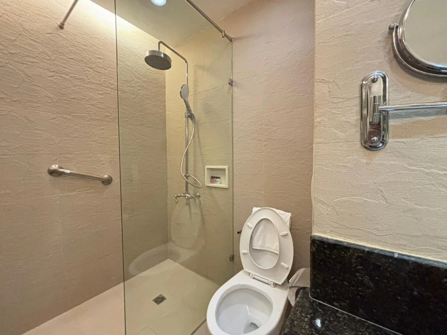 Shower in The Empress Hotel