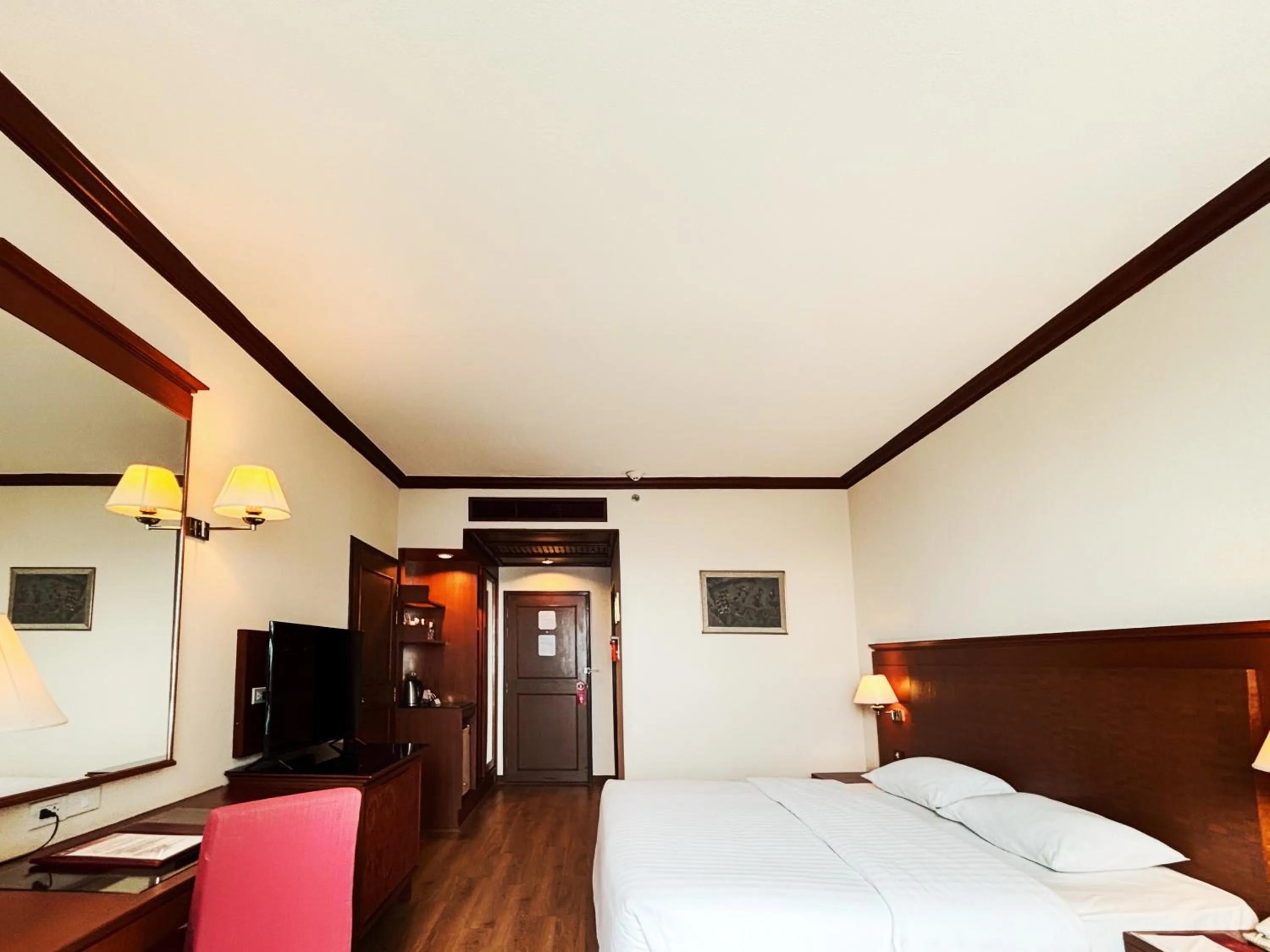 Bedroom, Bed in The Empress Hotel