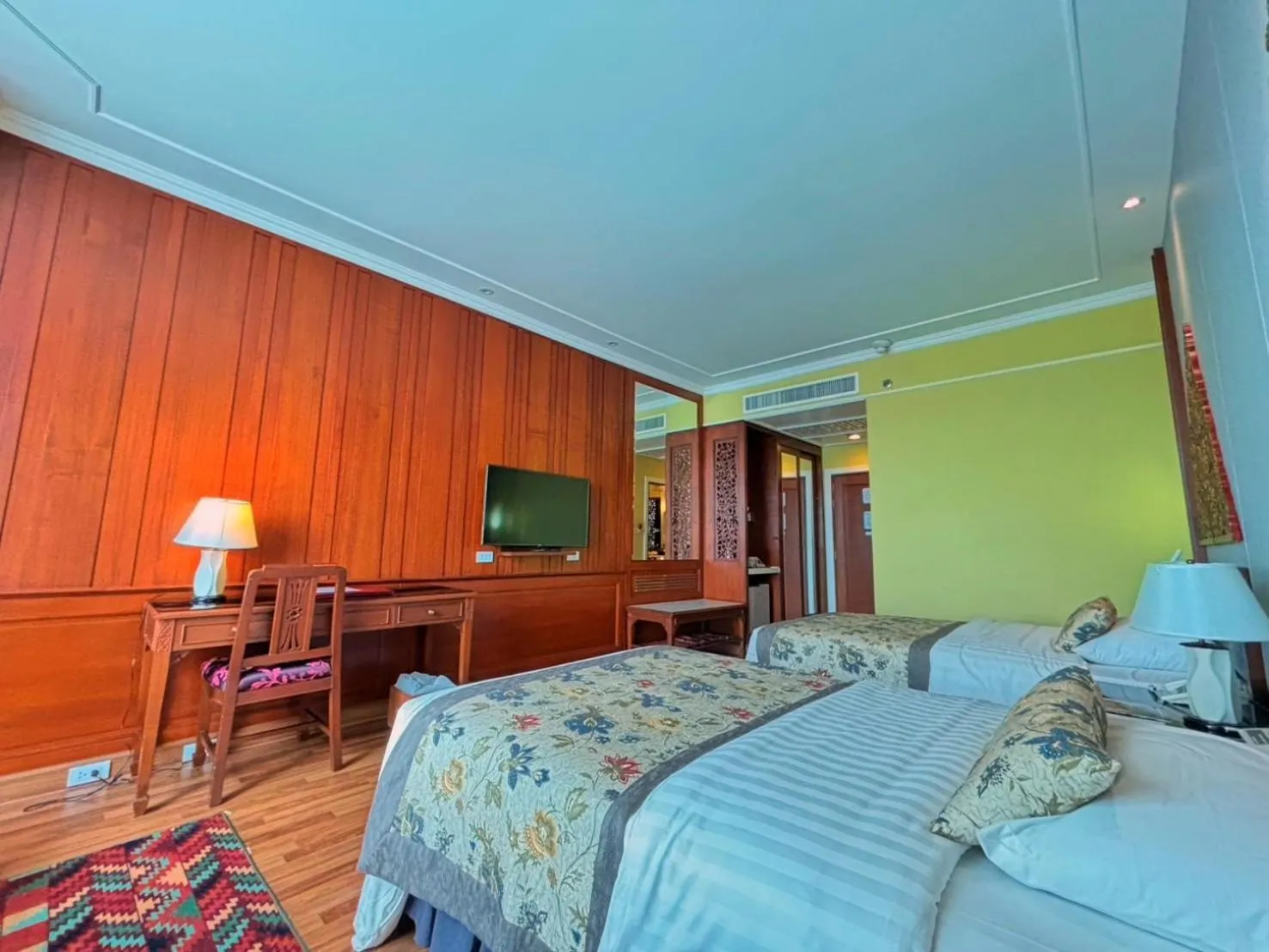 Bedroom, Bed in The Empress Hotel