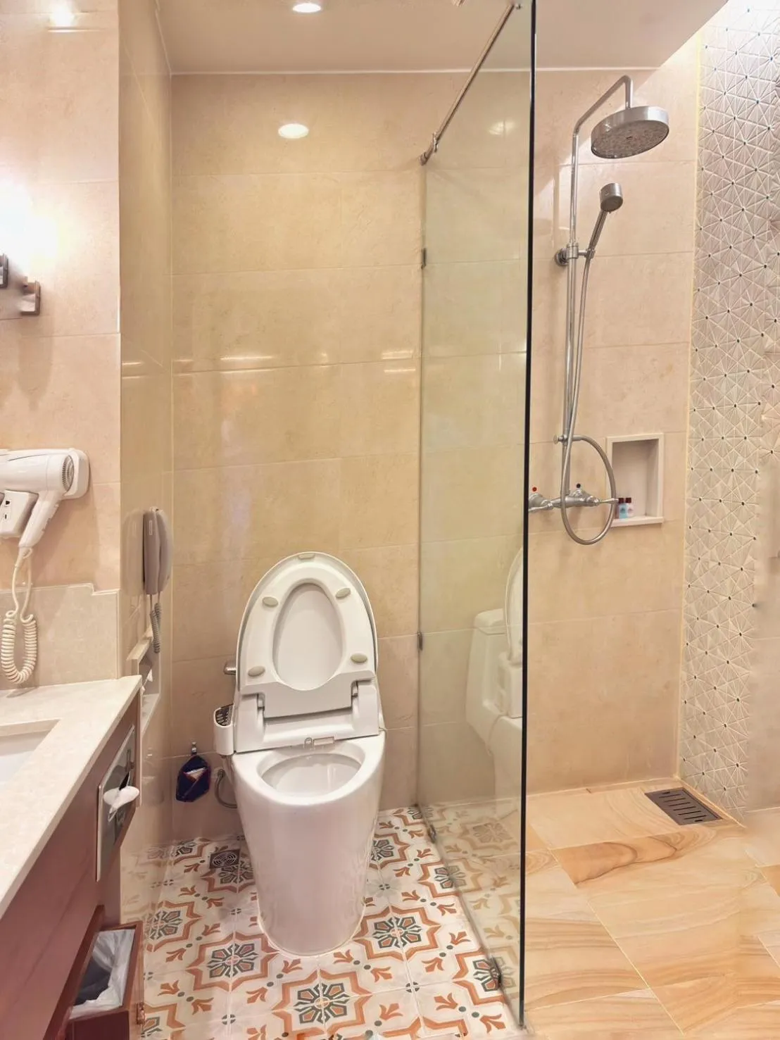 Shower in The Empress Hotel