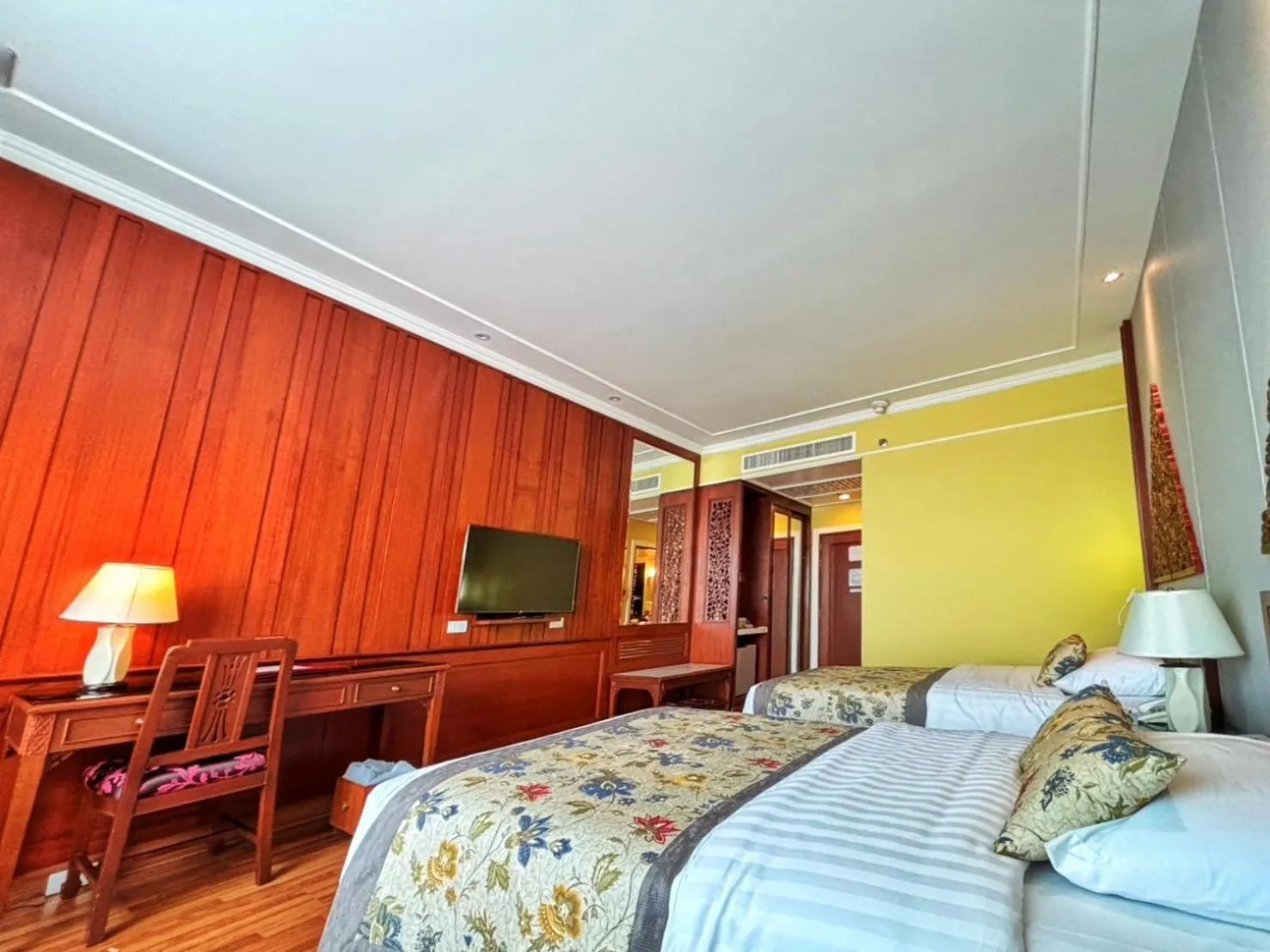 Bedroom, Bed in The Empress Hotel