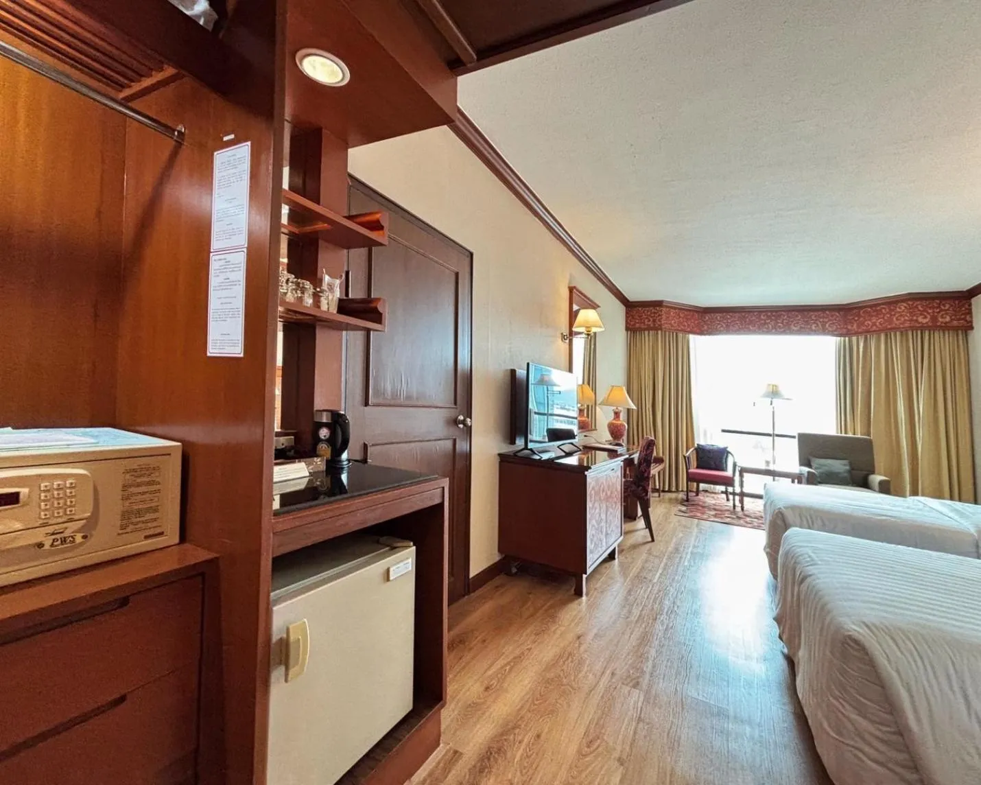 Bedroom, Bed in The Empress Hotel