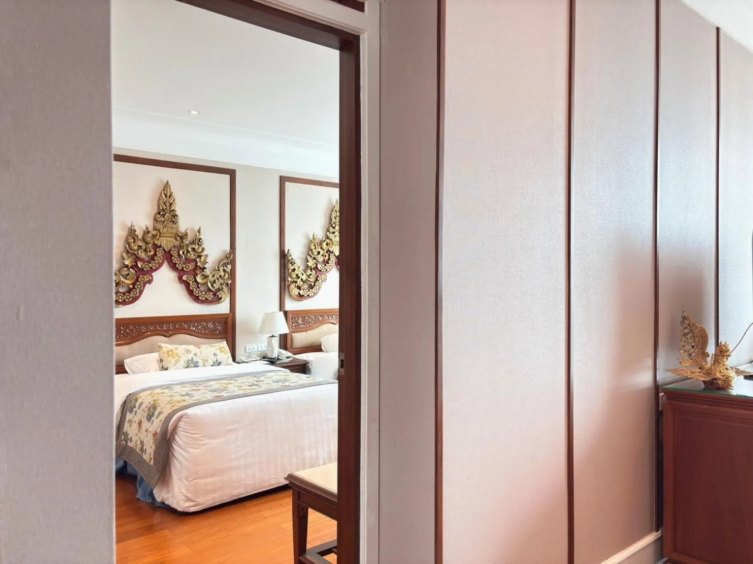 Bedroom, Bed in The Empress Hotel