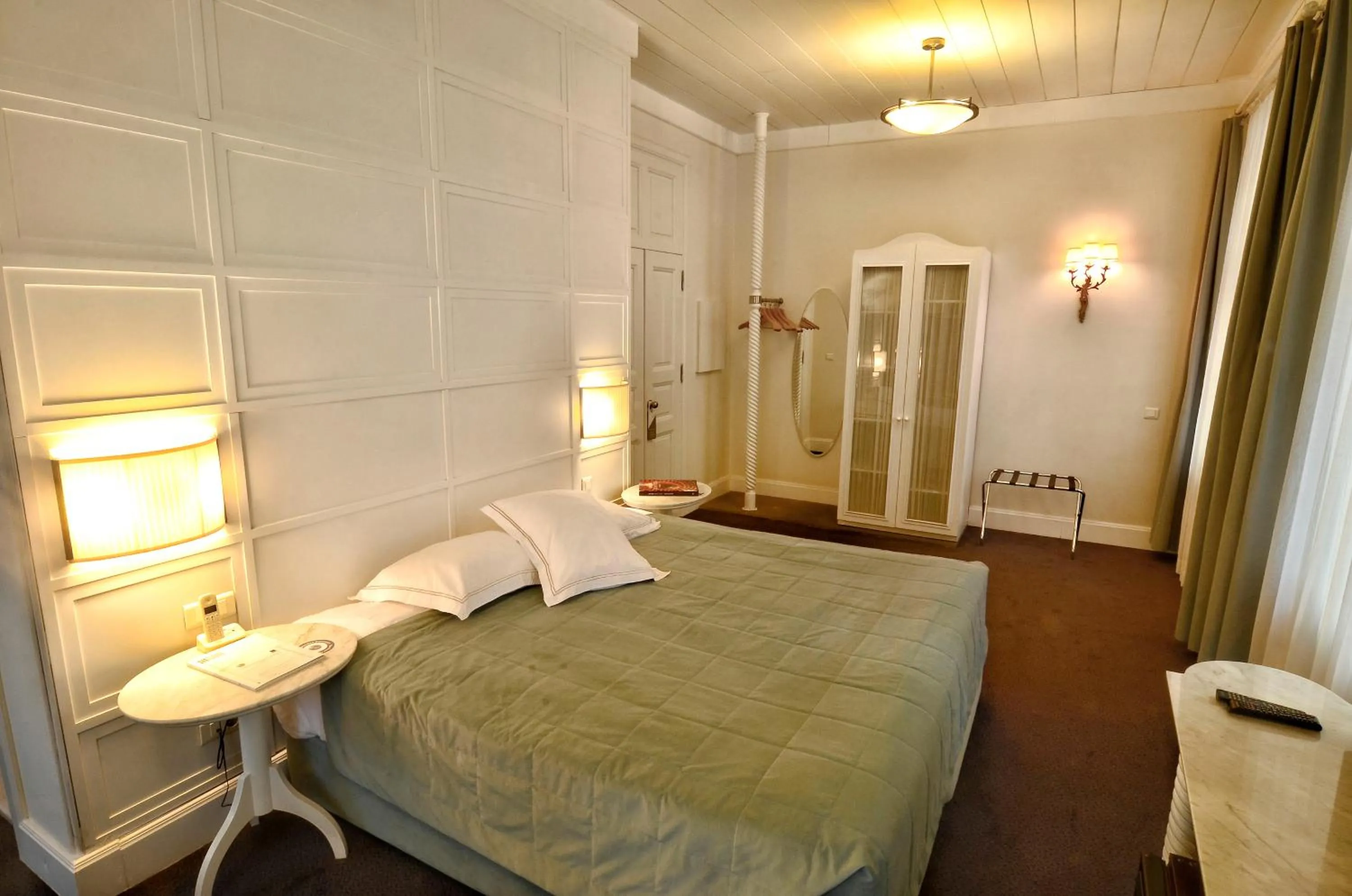 Photo of the whole room, Bed in Kar's Hotel