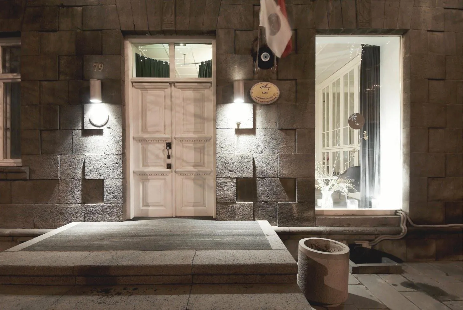 Facade/entrance, Bed in Kar's Hotel