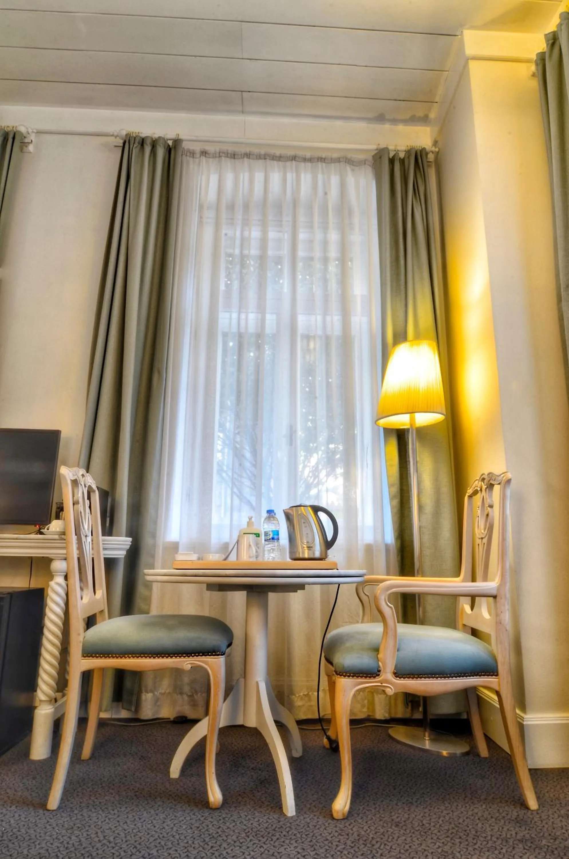 Seating area in Kar's Hotel