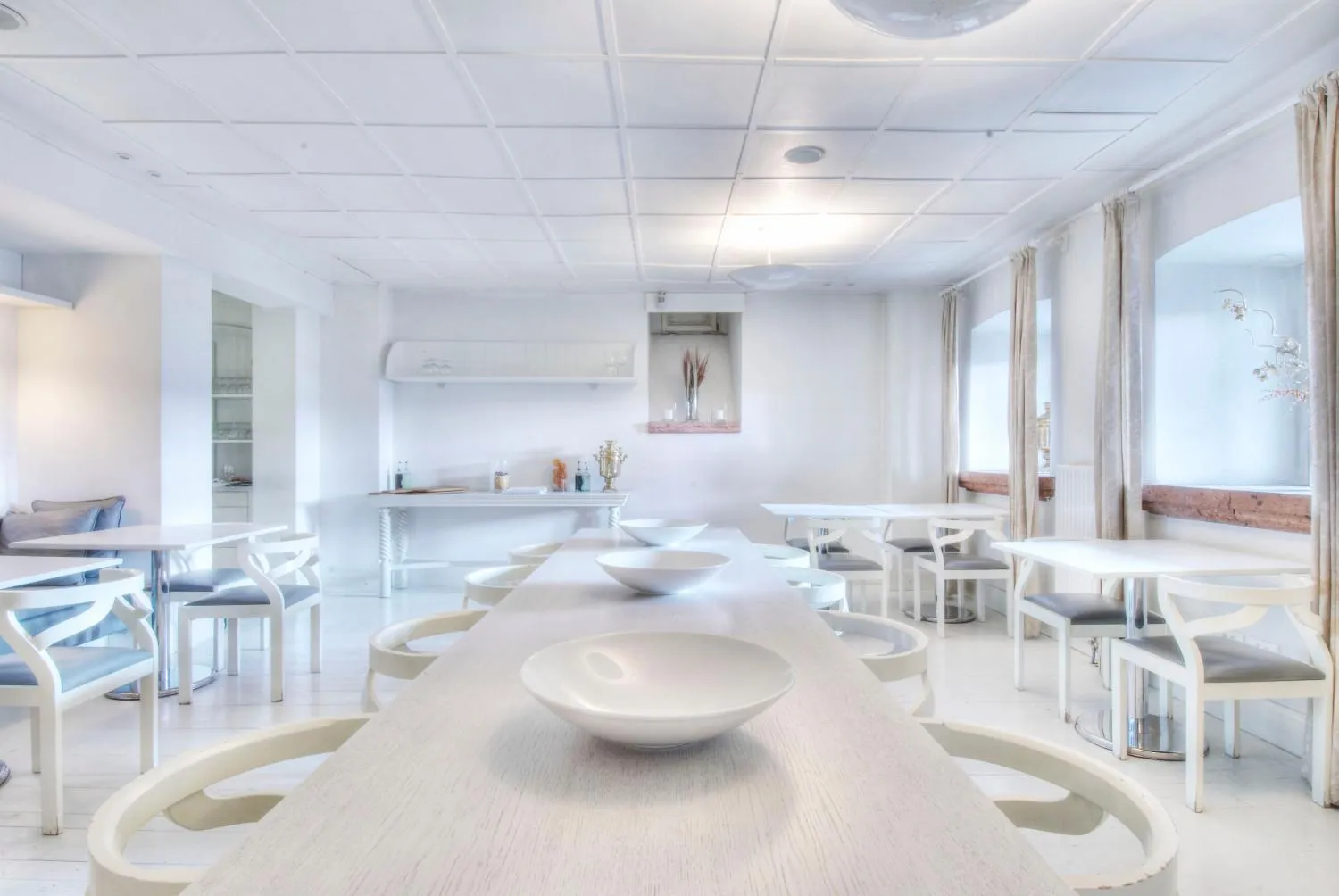 Restaurant/places to eat in Kar's Hotel