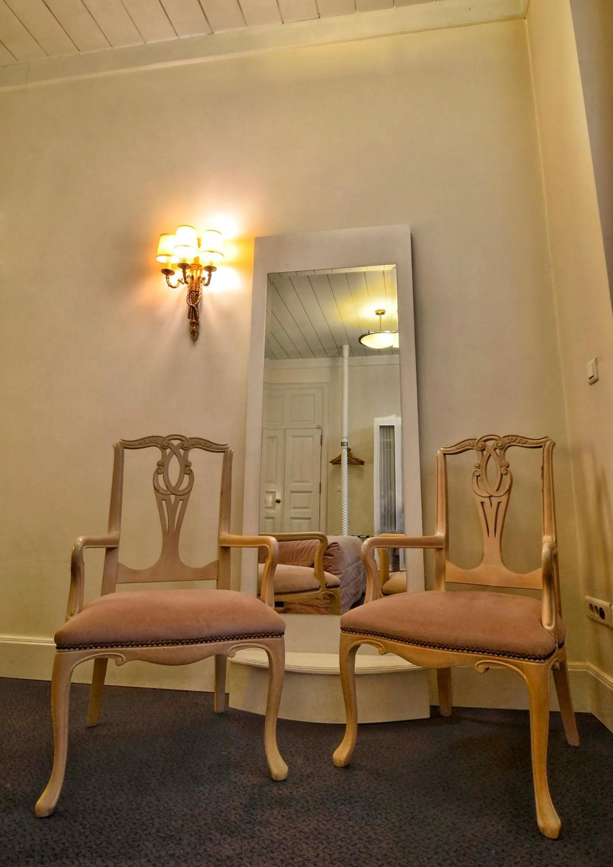 Bedroom in Kar's Hotel