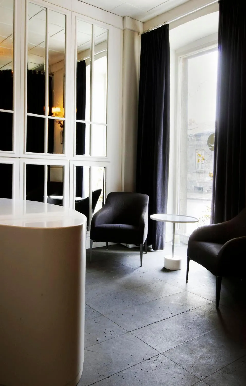 Lobby or reception in Kar's Hotel