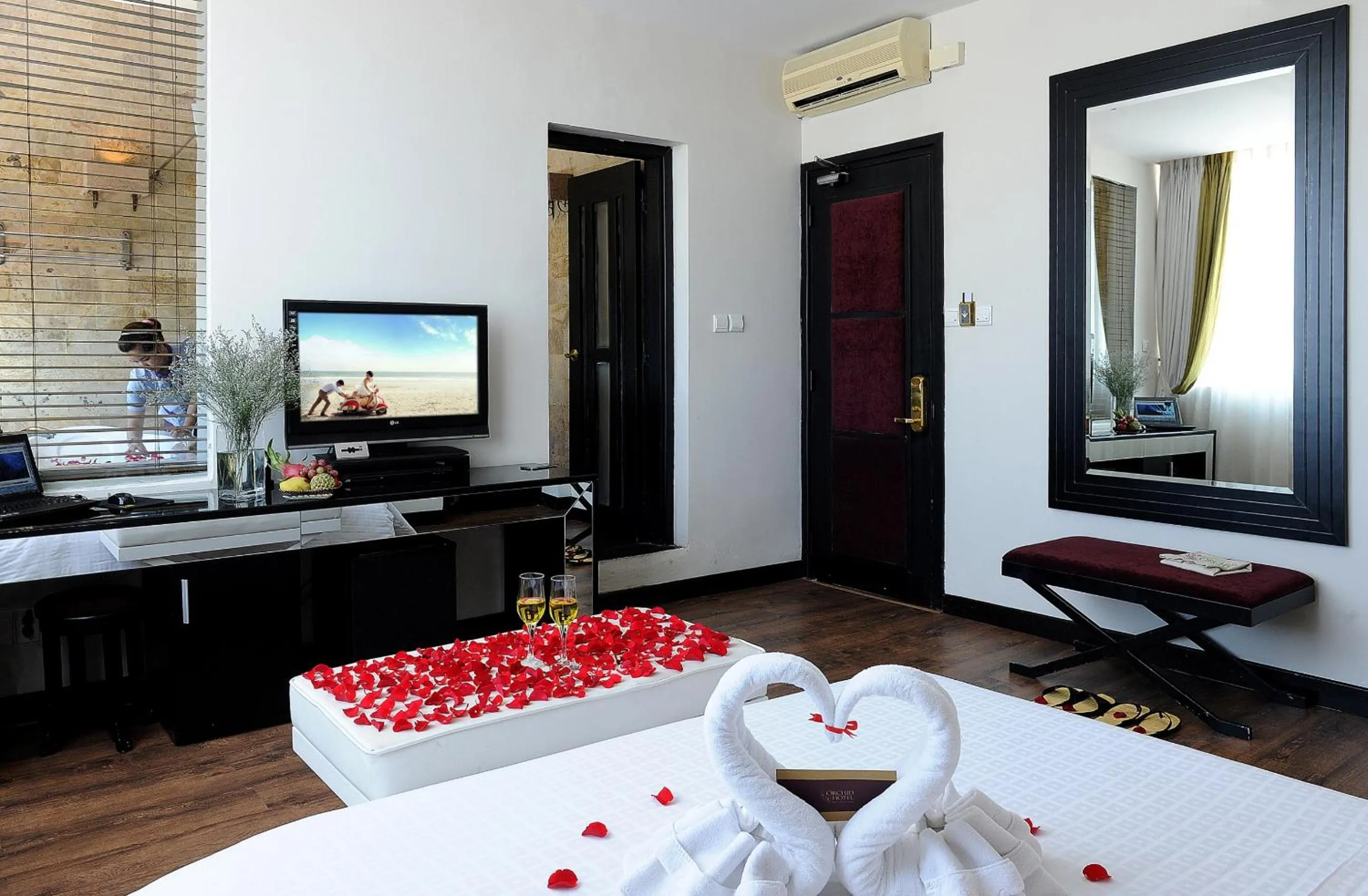 TV and multimedia in Orchid Hotel