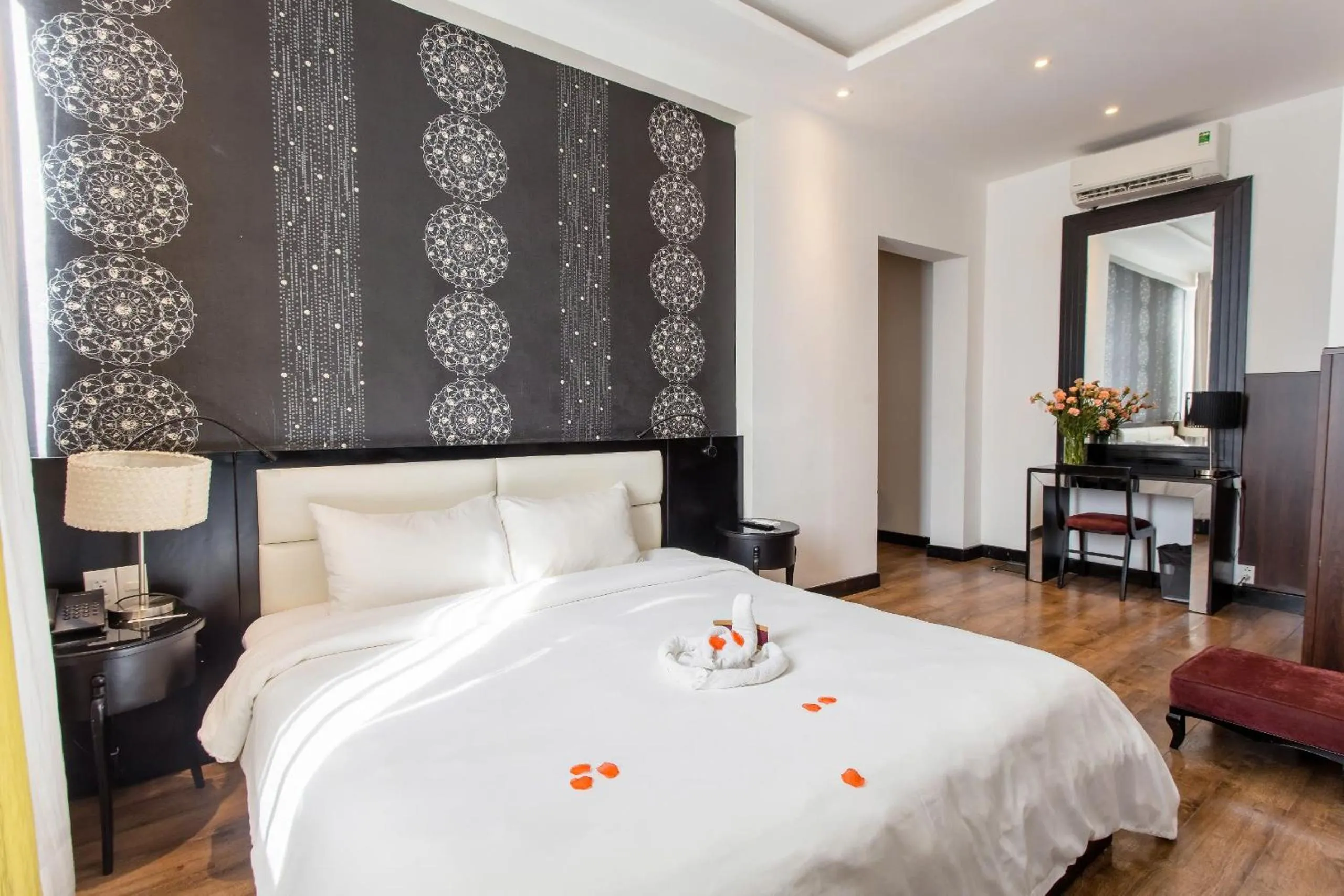 Bedroom, Bed in Orchid Hotel