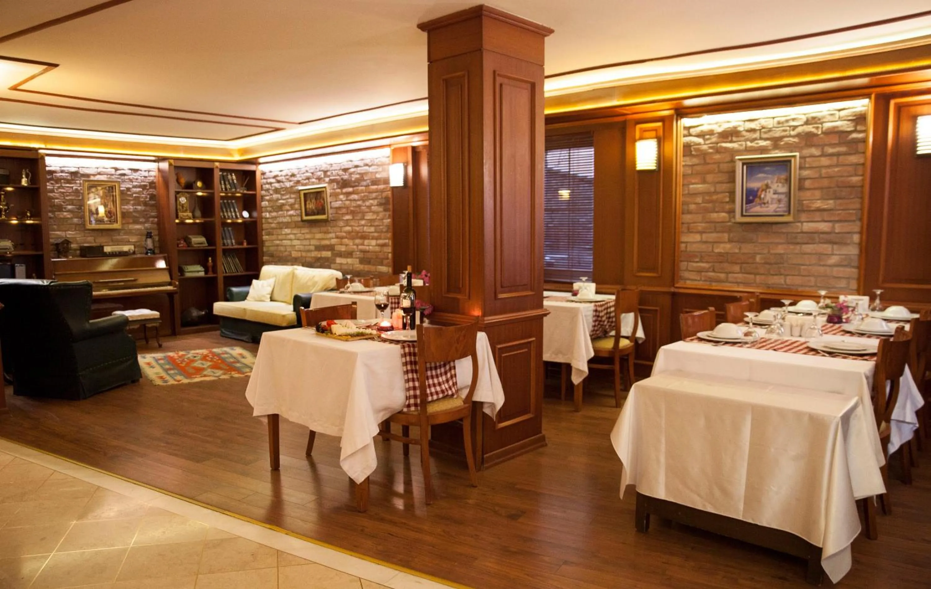 Restaurant/places to eat in Elit Palas Hotel