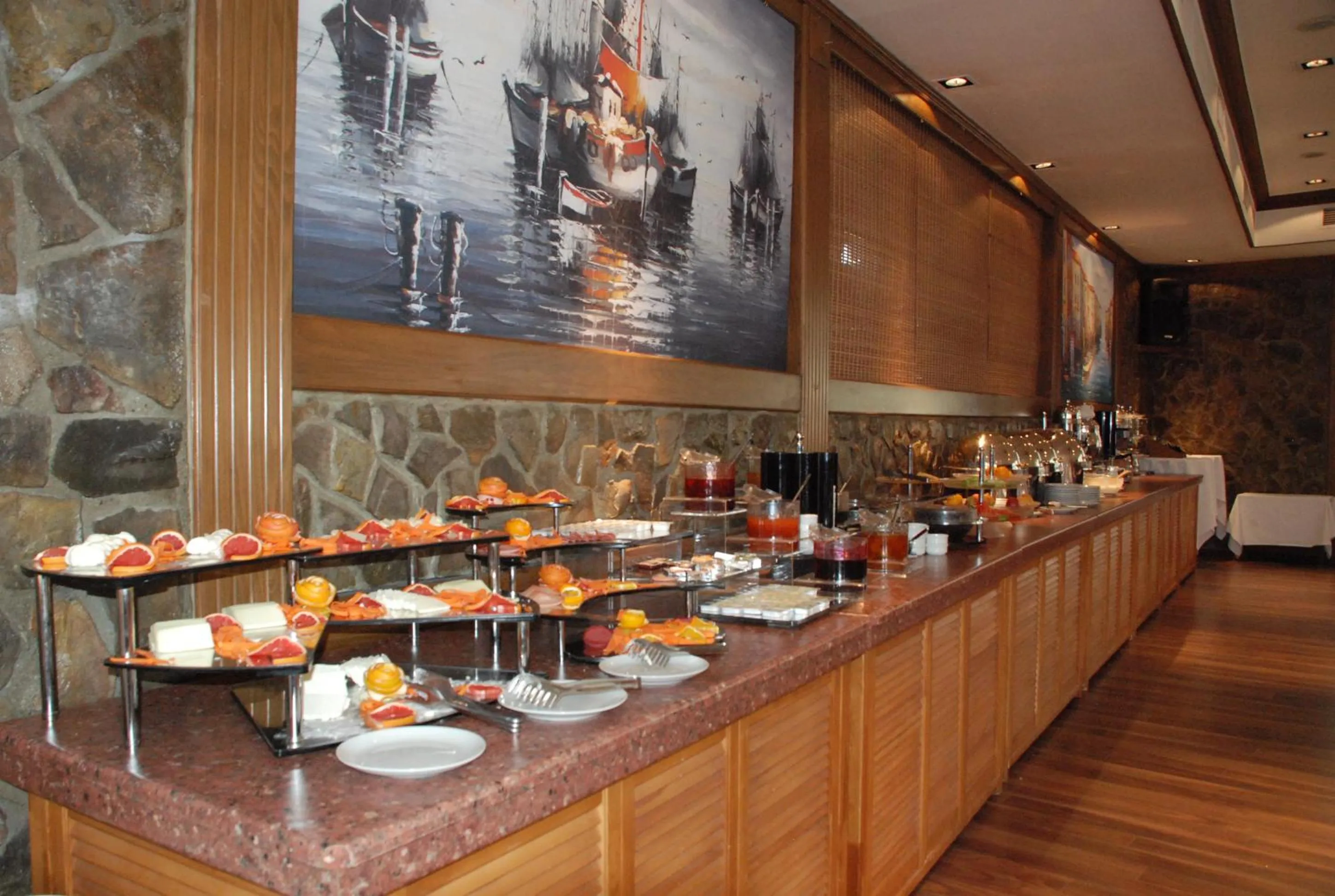 Restaurant/places to eat in Elit Palas Hotel