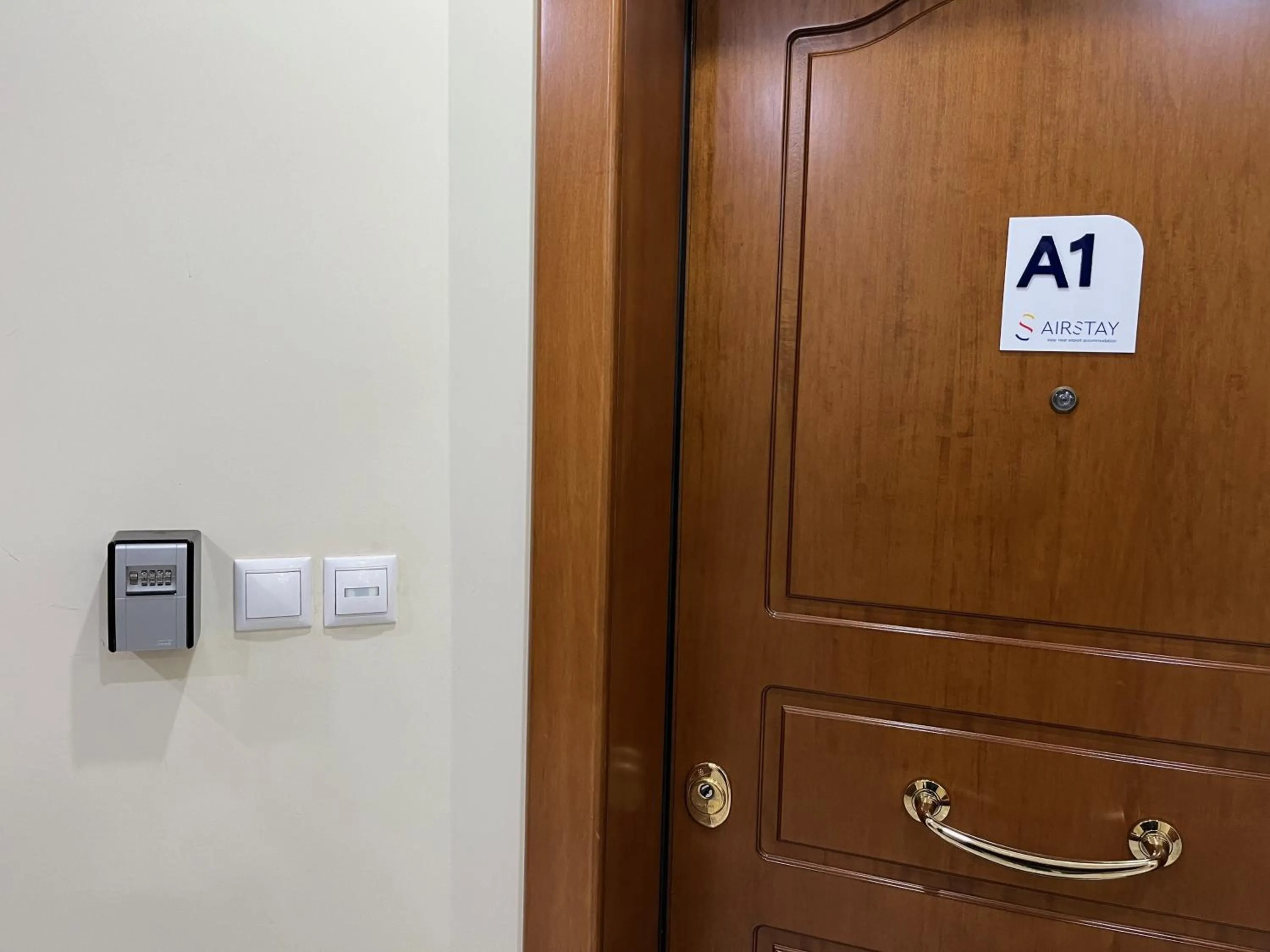 Facade/entrance in Hector Apartment Airport by Airstay