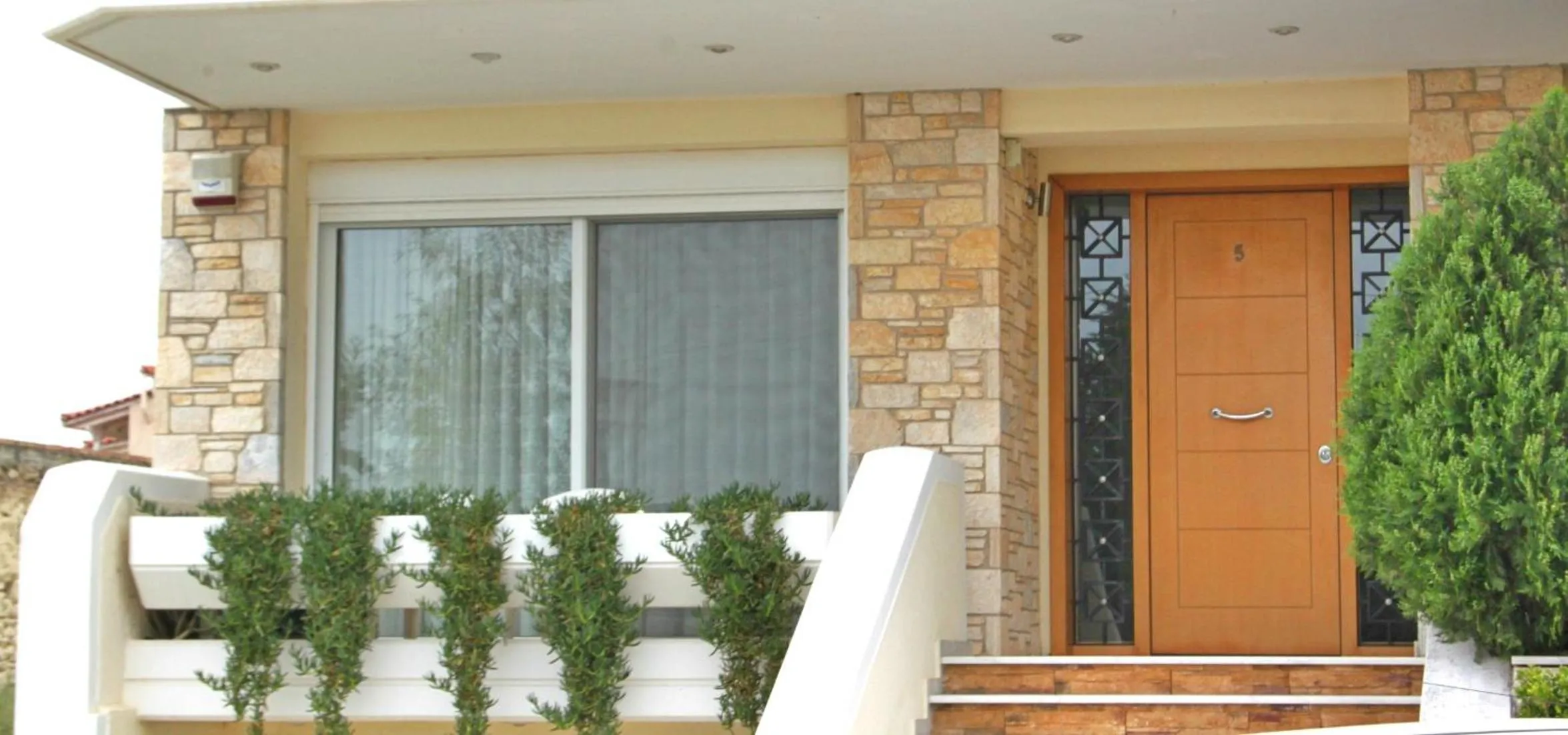 Facade/entrance in Hector Apartment Airport by Airstay