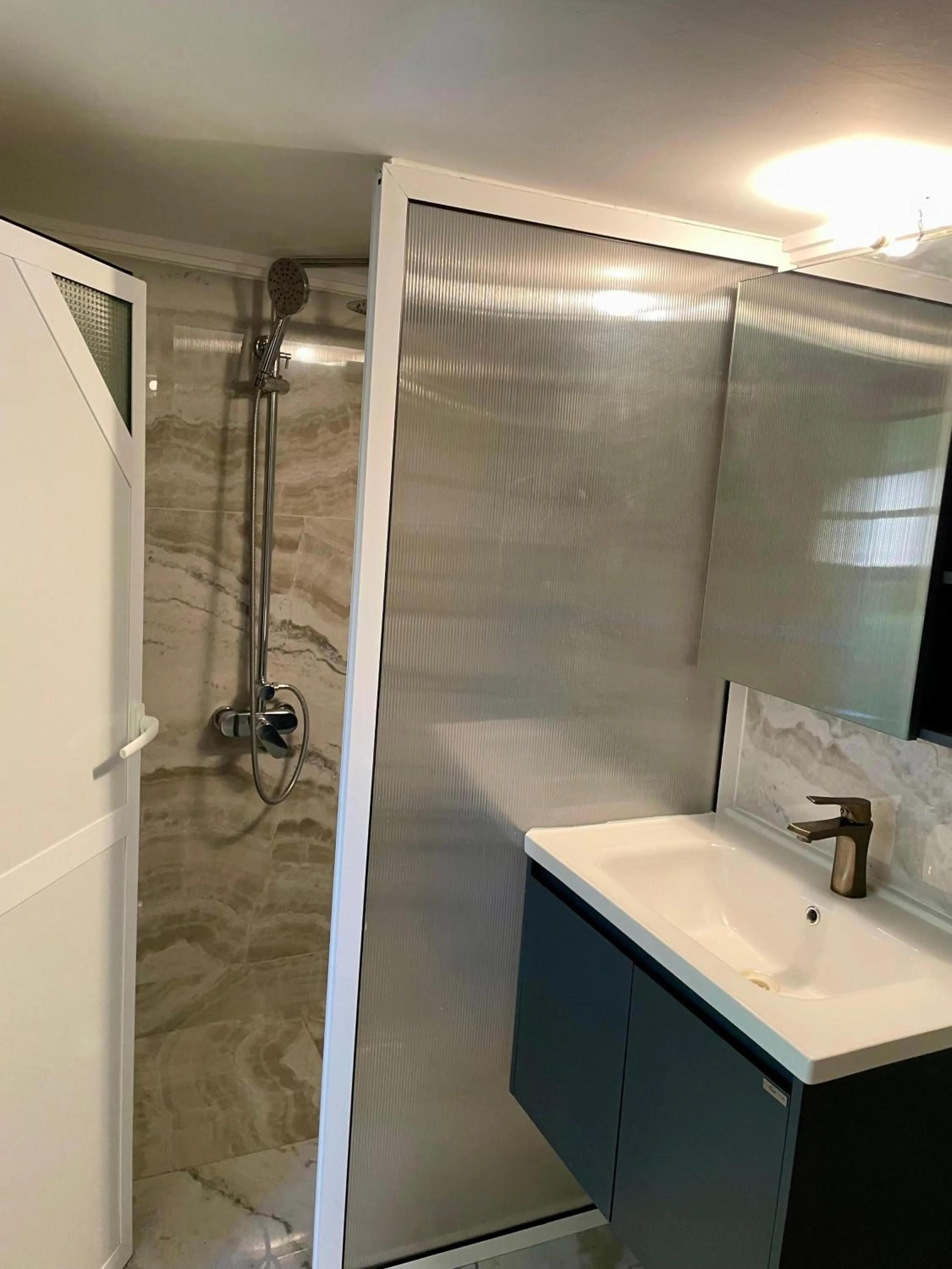 Shower in Bassatine Skoura