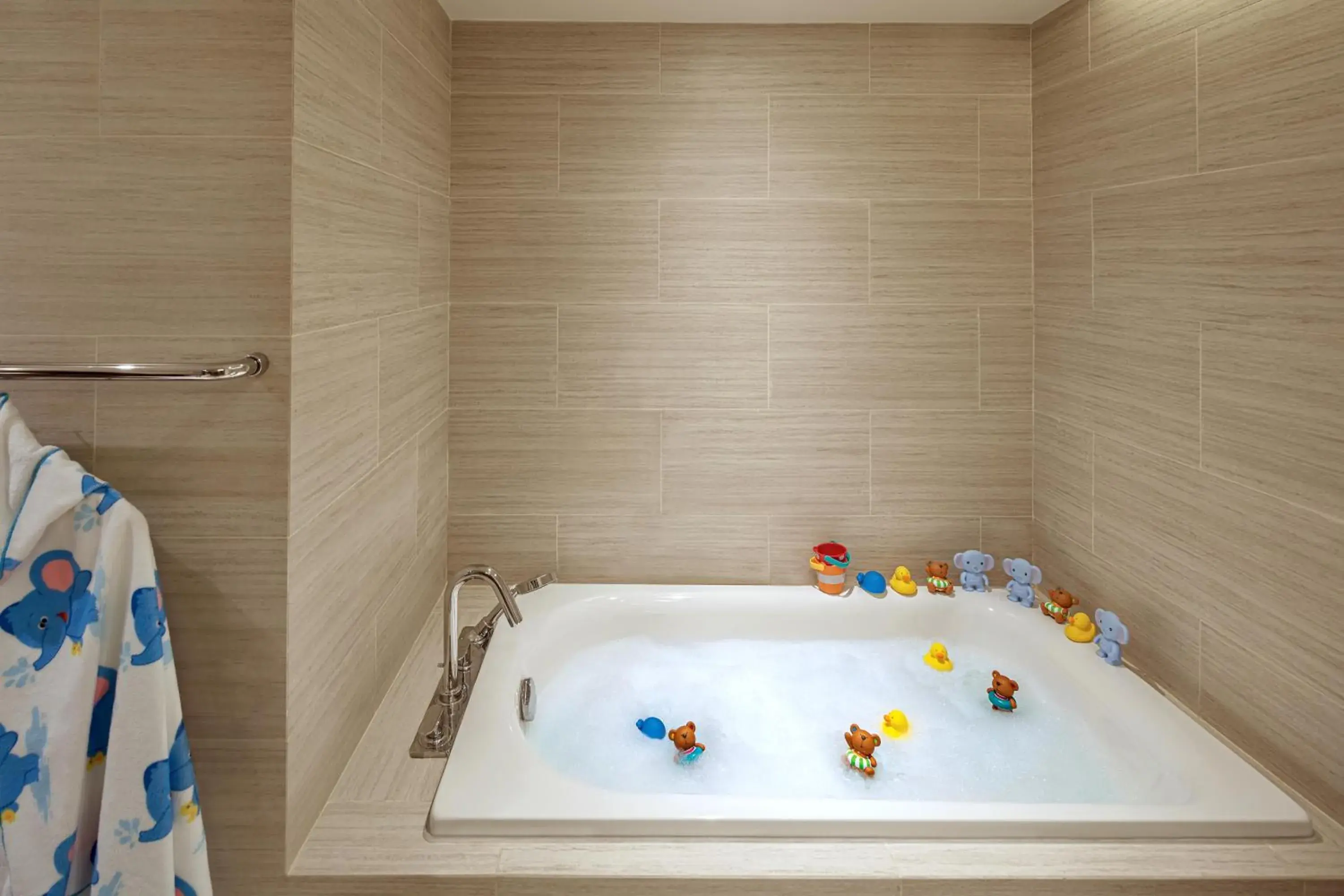 Urban Jungle Suite in Pan Pacific Singapore Urban Jungle Suite in Pan Pacific Singapore