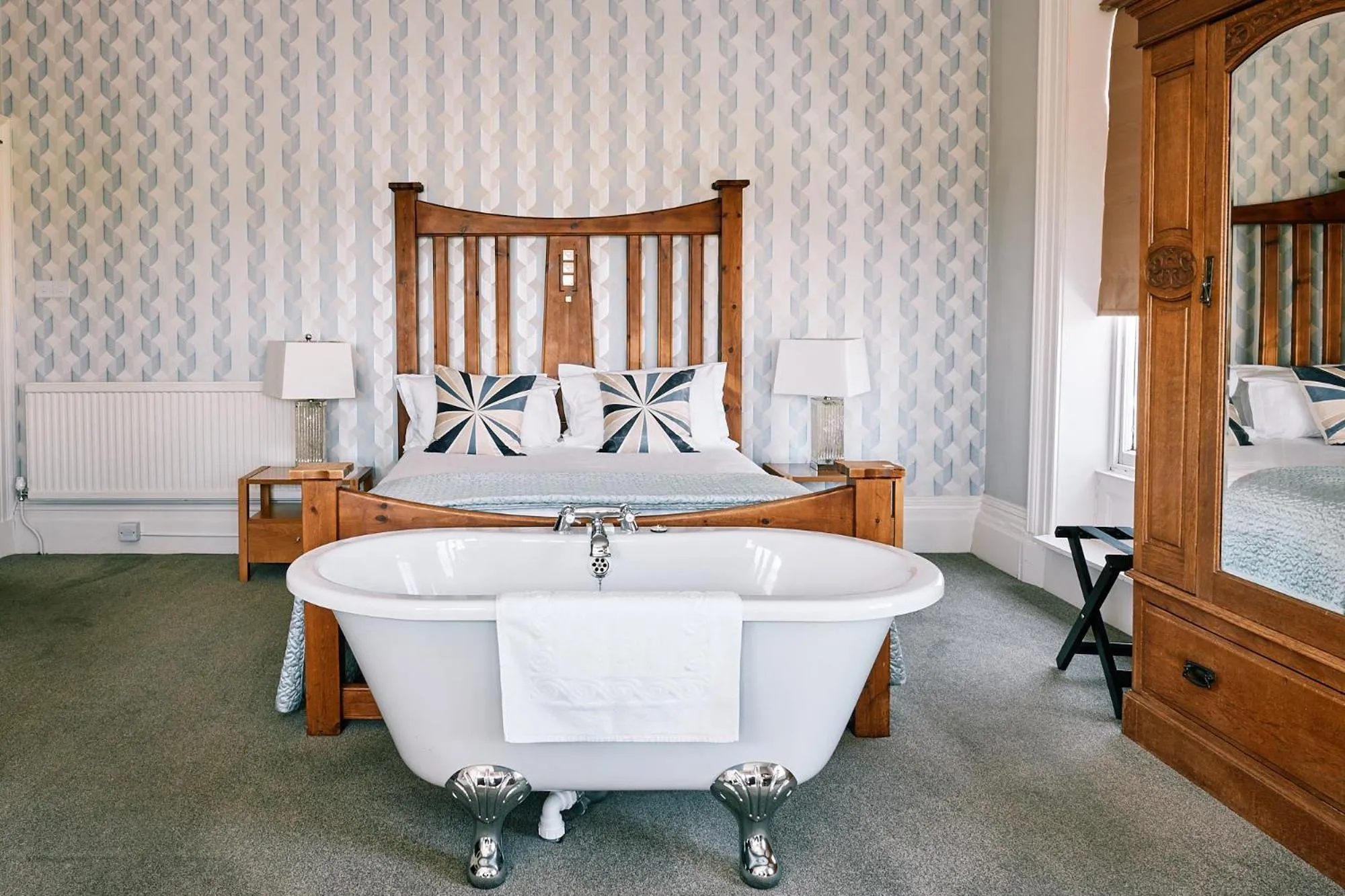 Bed in The Queens Hotel