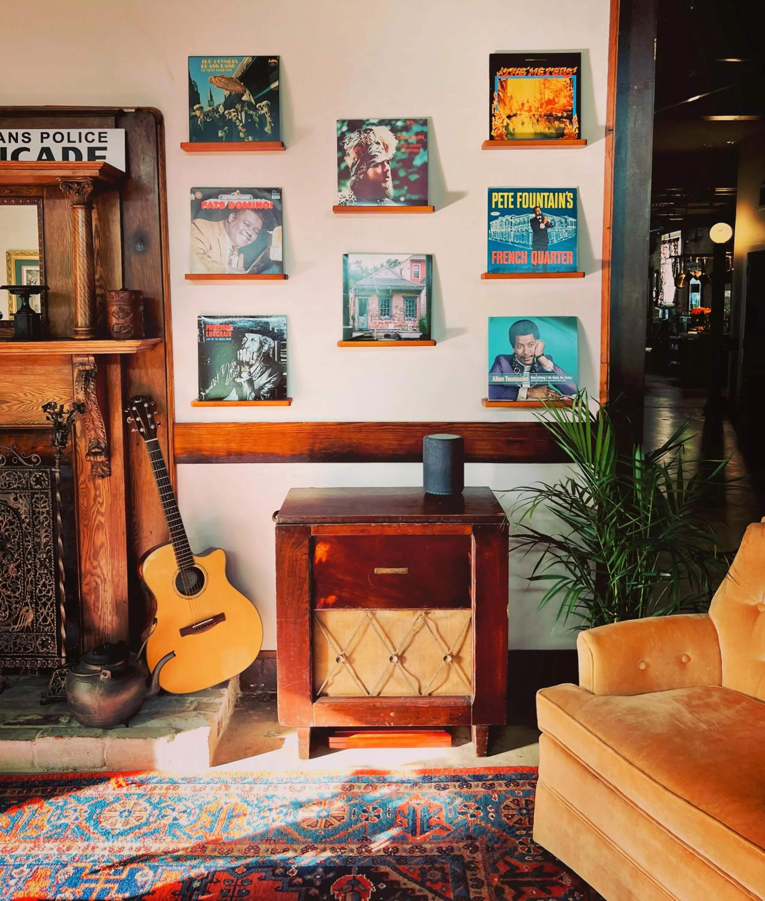 Library in Inn at the Old Jail