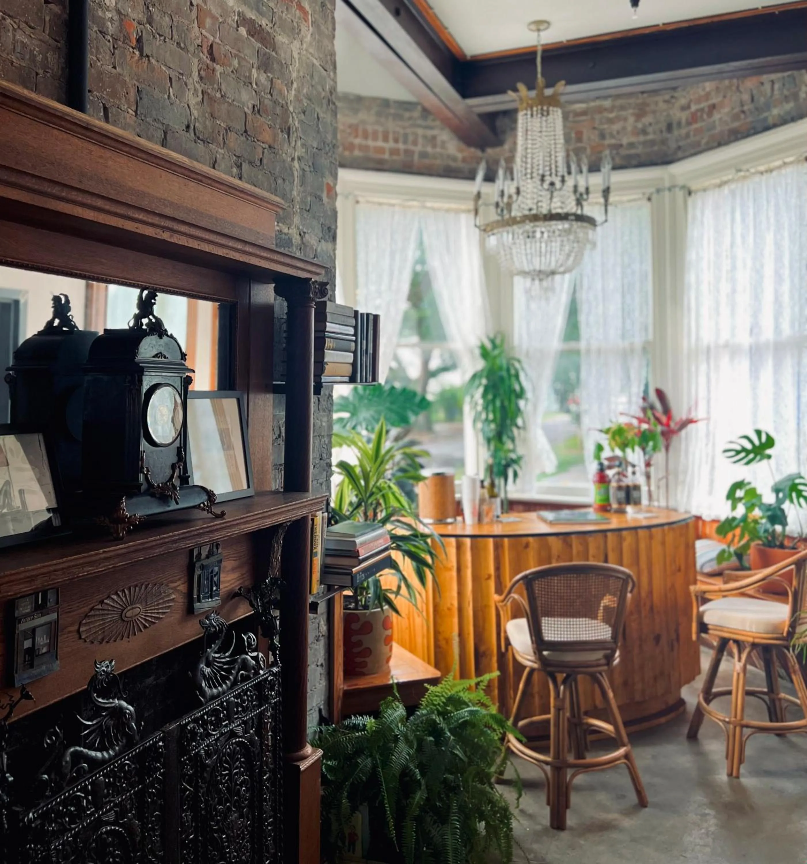 Library in Inn at the Old Jail